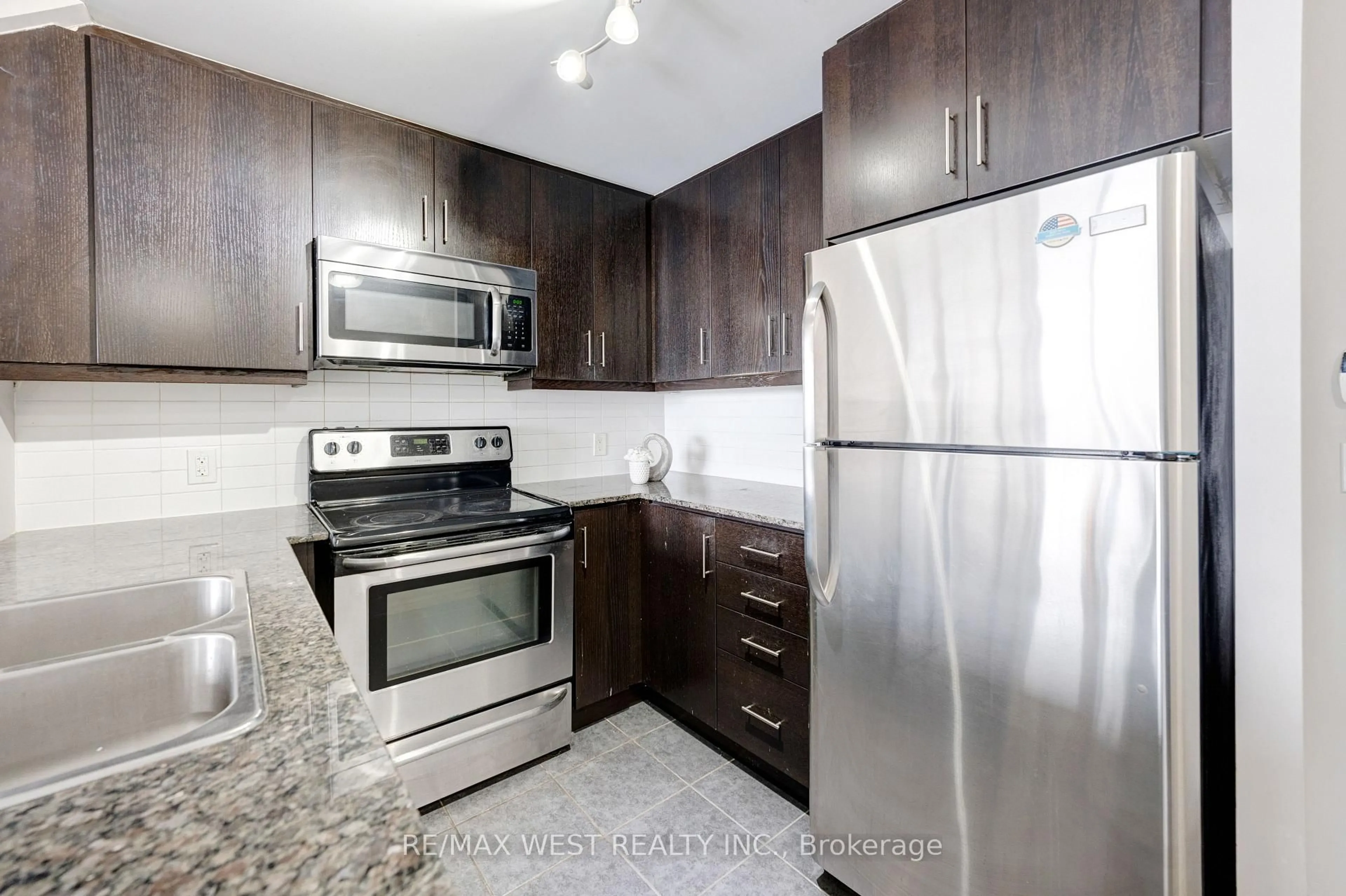 Standard kitchen, unknown for 15 James Finlay Way #627, Toronto Ontario M3M 0B3