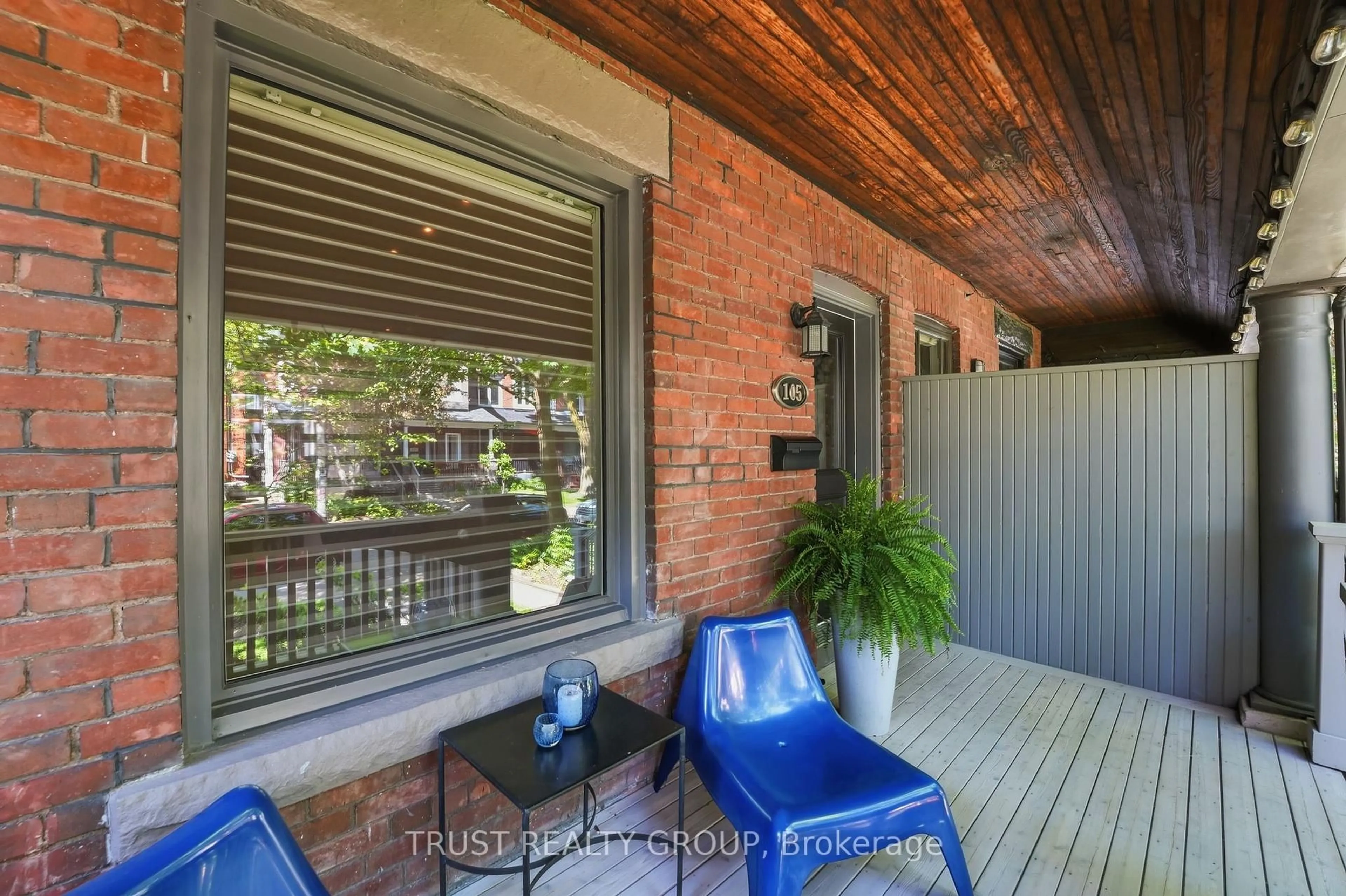 Patio, street for 105 Pearson Ave, Toronto Ontario M6R 1G4