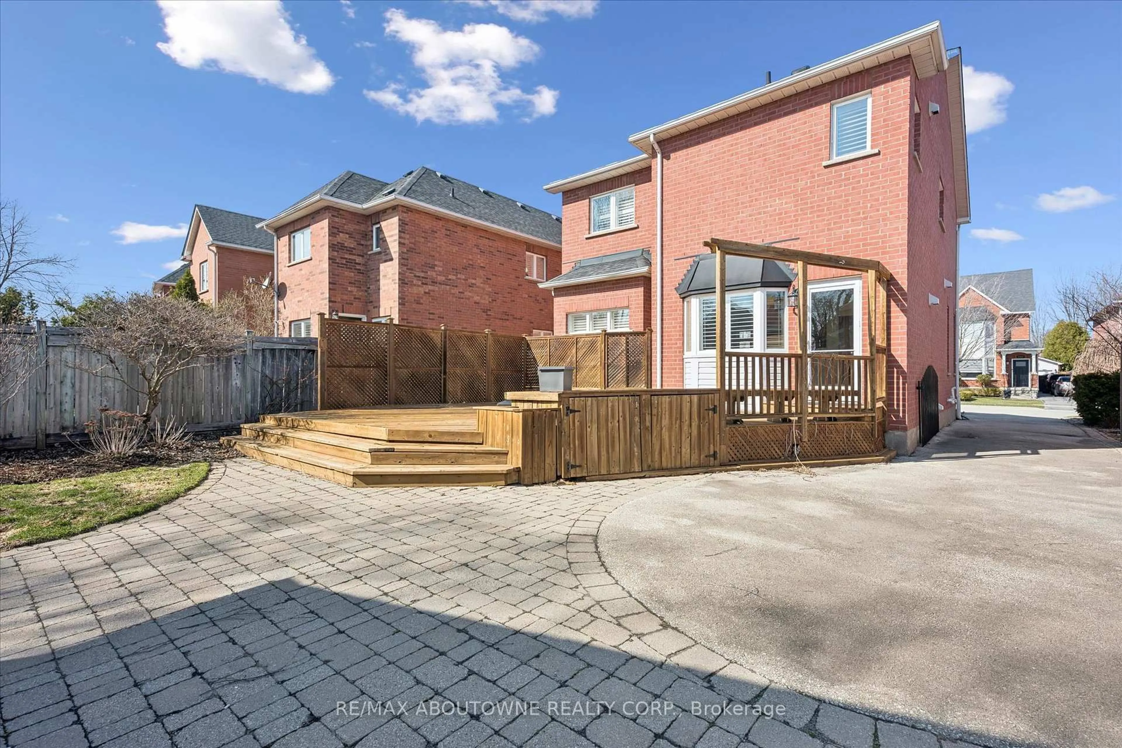 Patio, street for 2484 Capilano Cres, Oakville Ontario L6H 6L4