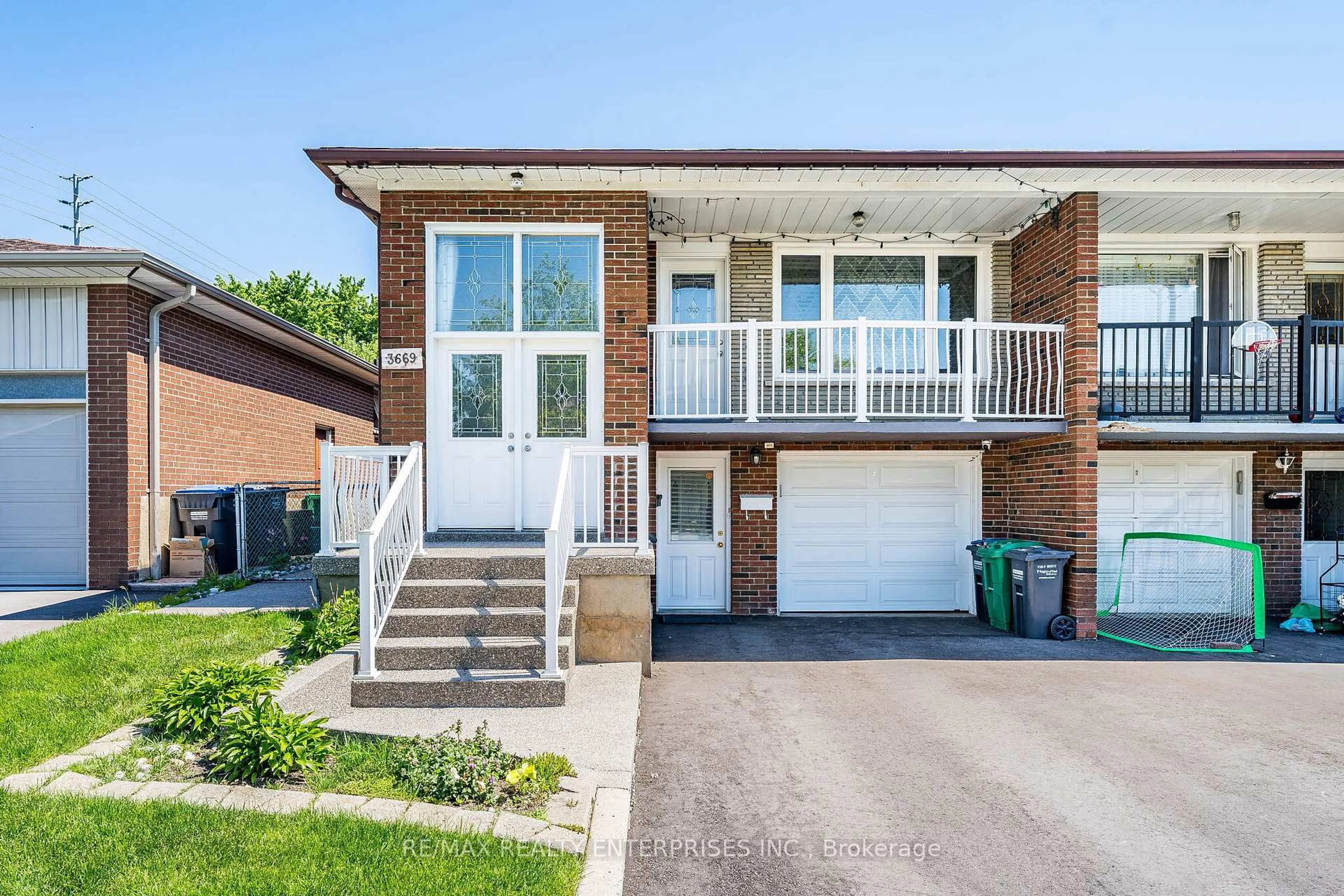 Home with brick exterior material, street for 3669 Molly Ave, Mississauga Ontario L5A 3G5
