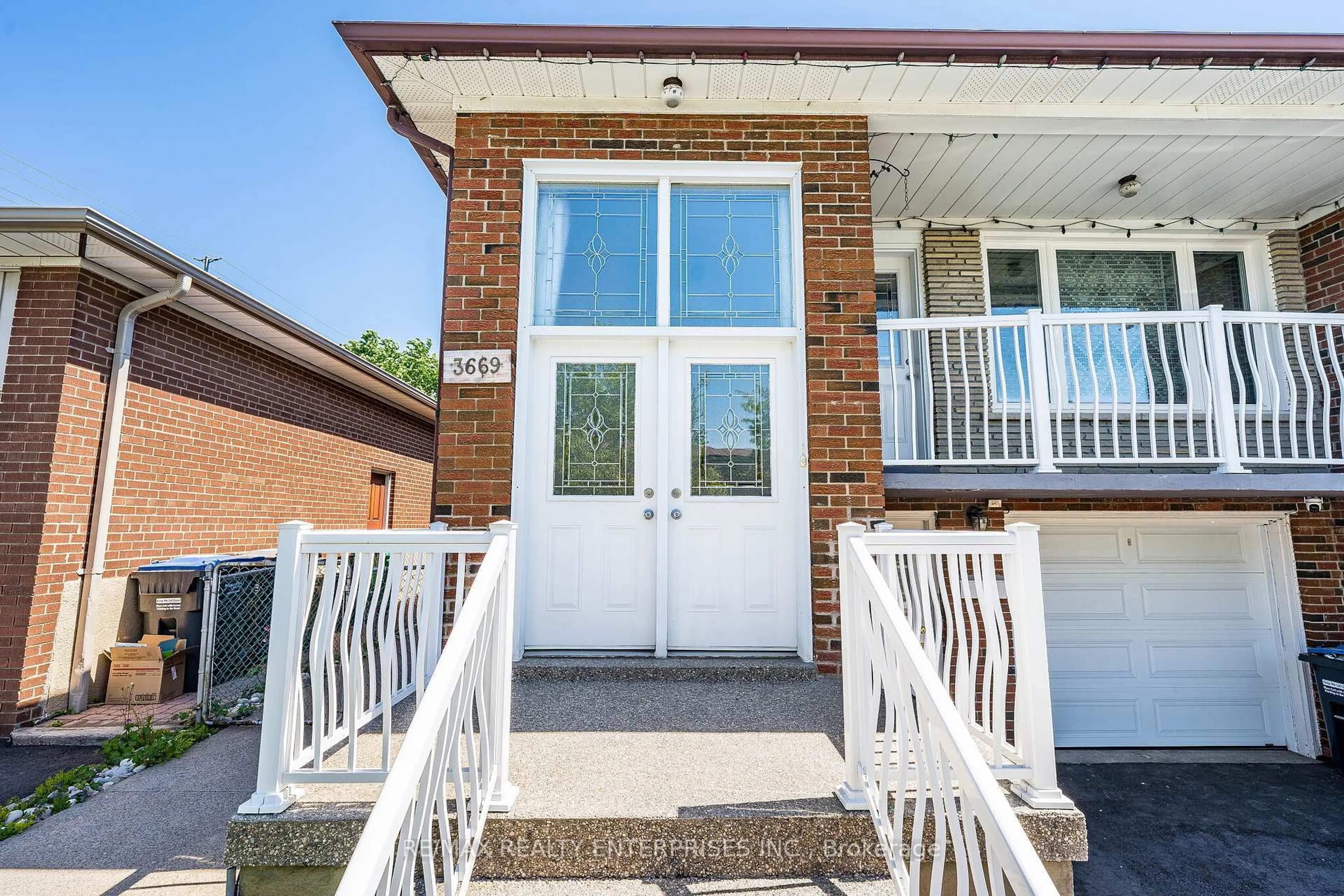 Home with brick exterior material, street for 3669 Molly Ave, Mississauga Ontario L5A 3G5