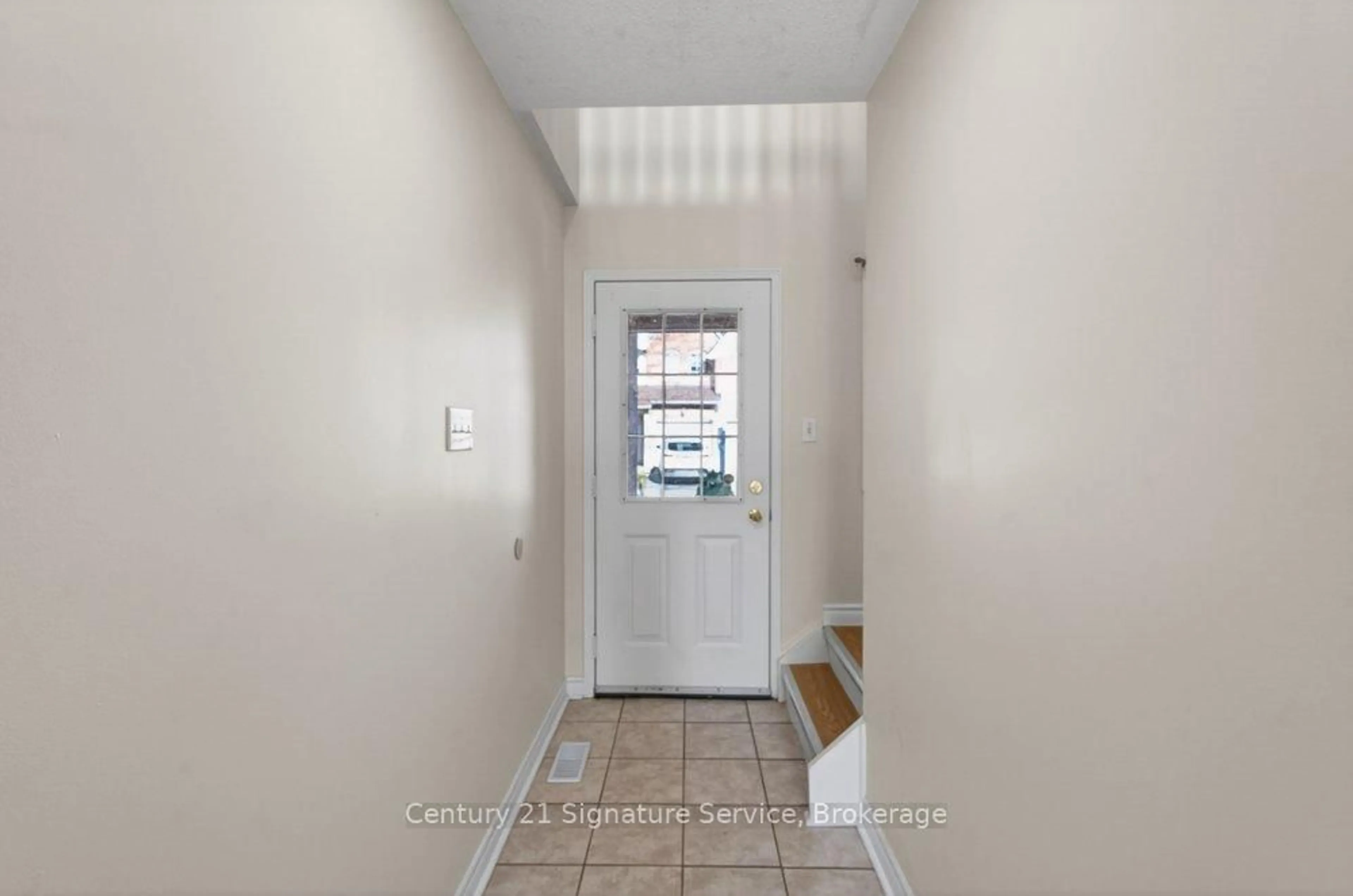 Indoor entryway for 5950 Glen Erin Dr #57, Mississauga Ontario L5M 6J1
