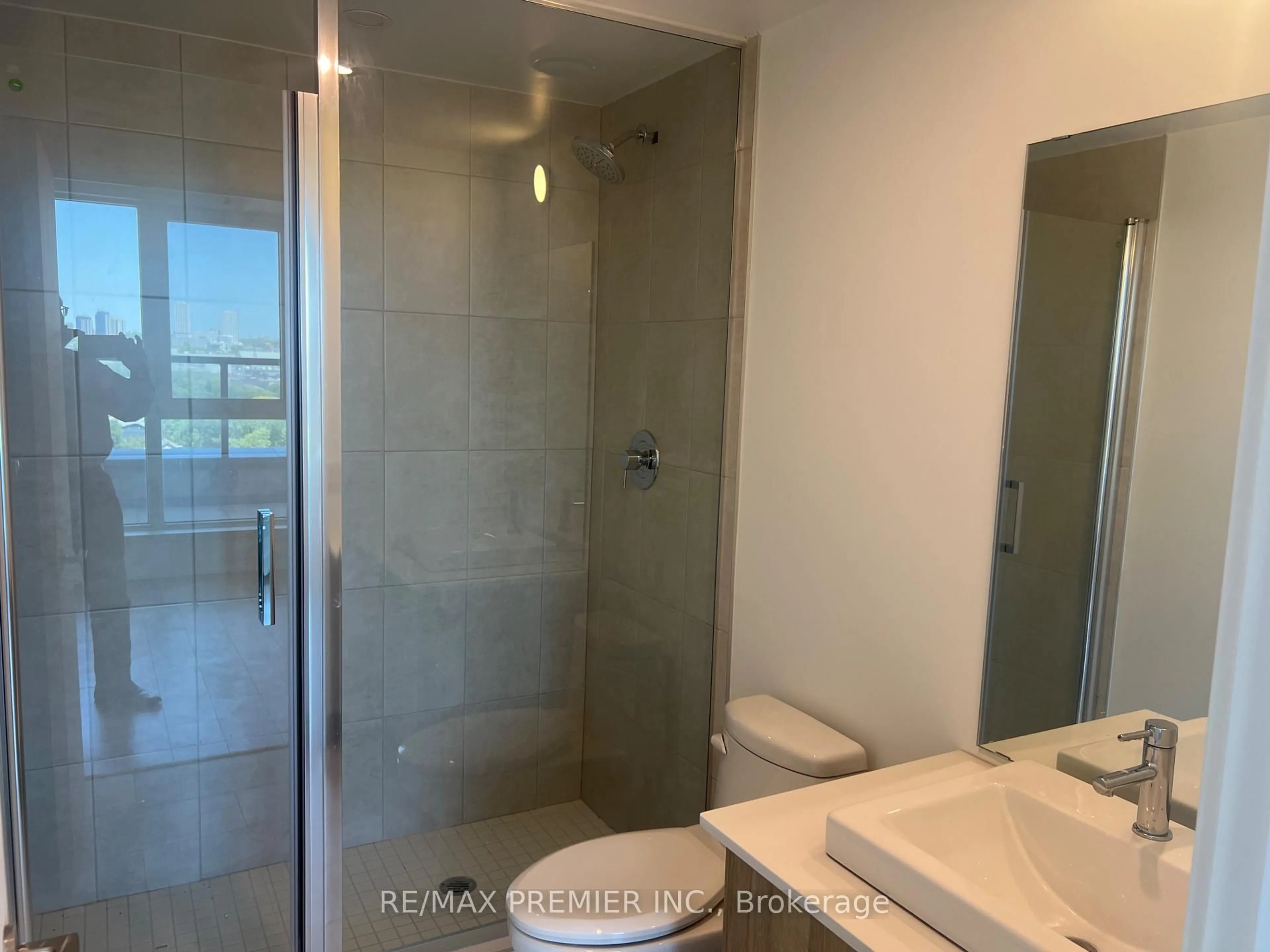 Standard bathroom, unknown for 1195 The Queensway #903, Toronto Ontario M8Z 1R6