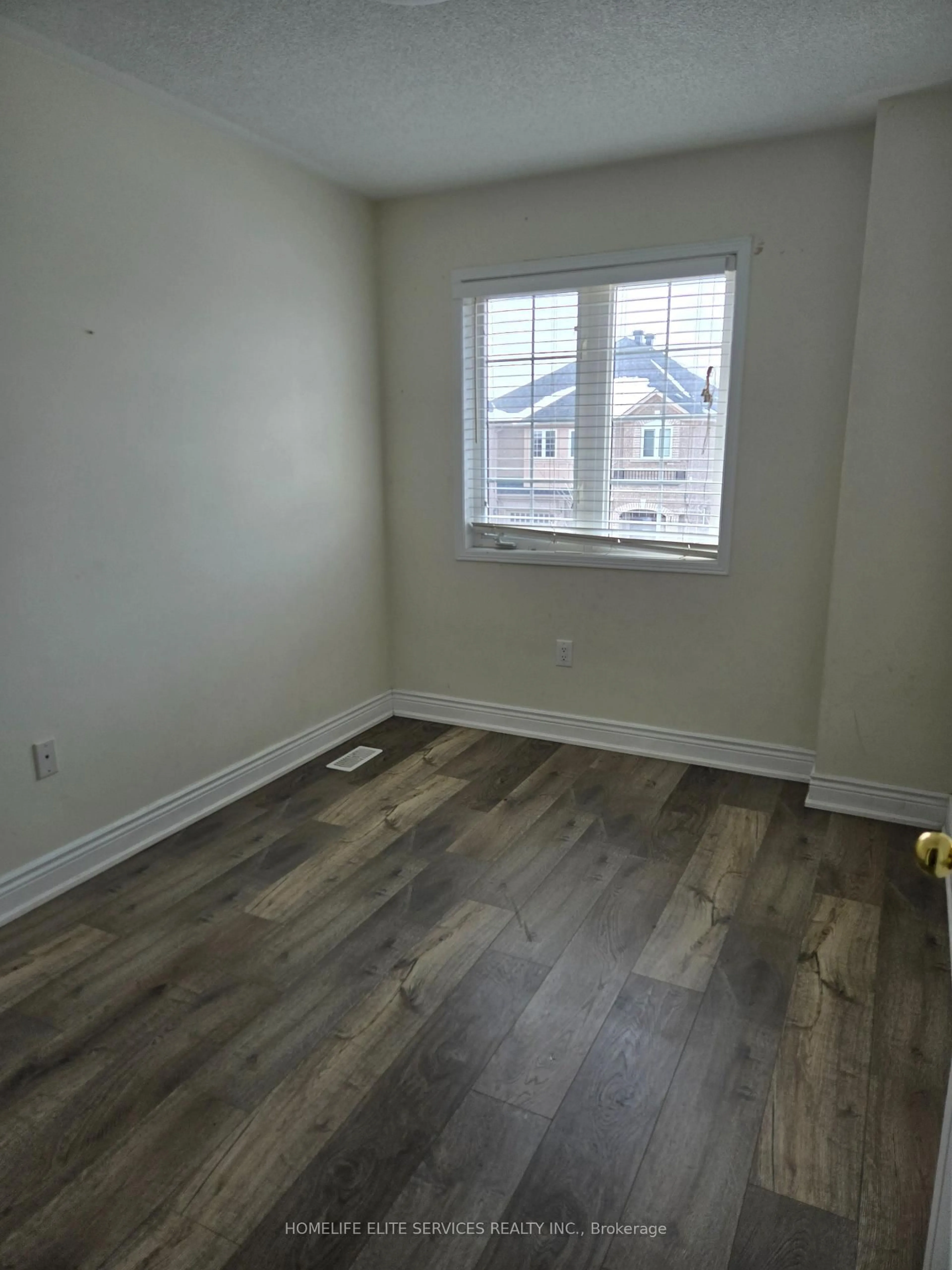 A pic of a room for 110 Crystalview Cres, Brampton Ontario L6P 2S2