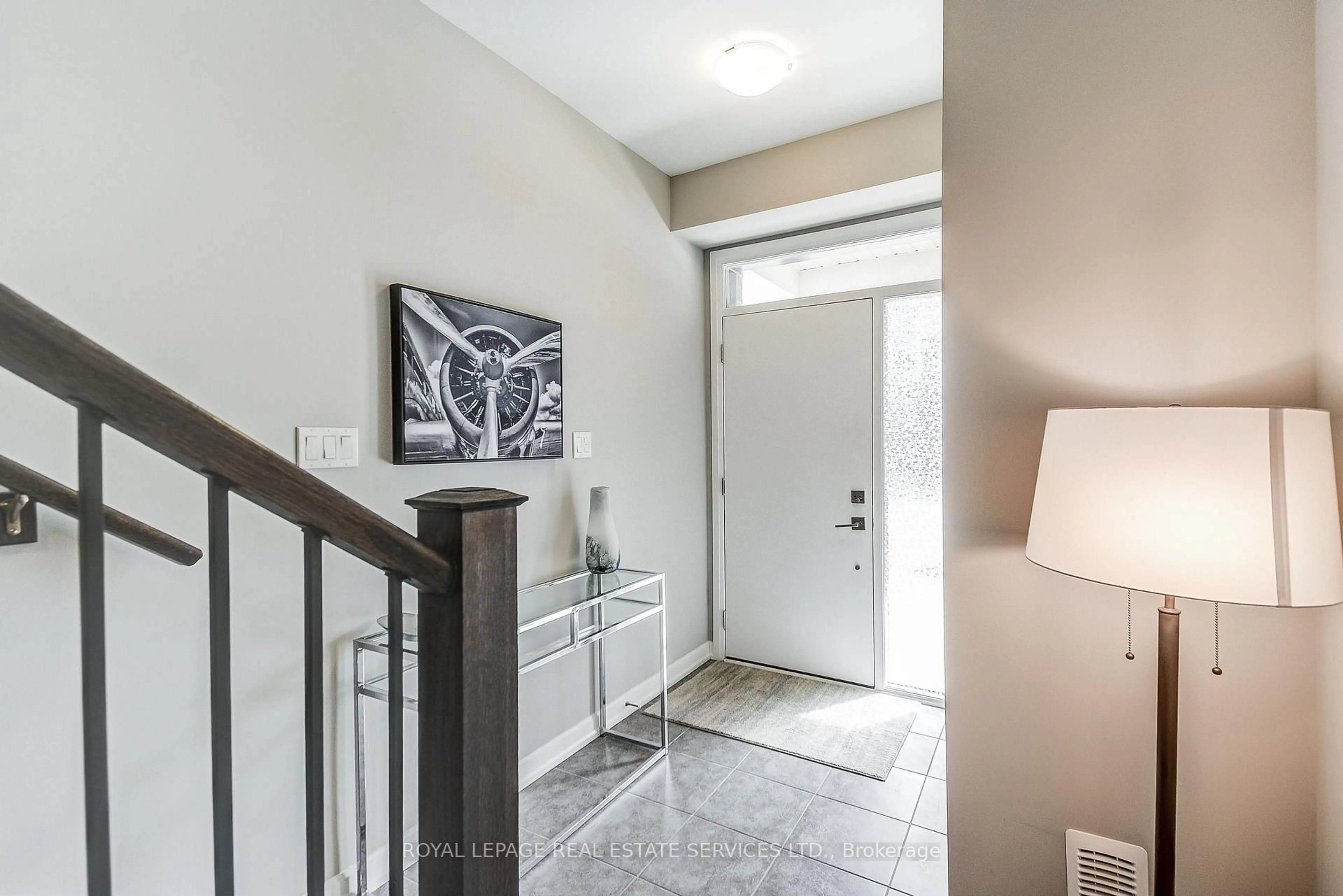 Indoor entryway for 143 Grovewood Common, Oakville Ontario L6H 0X5