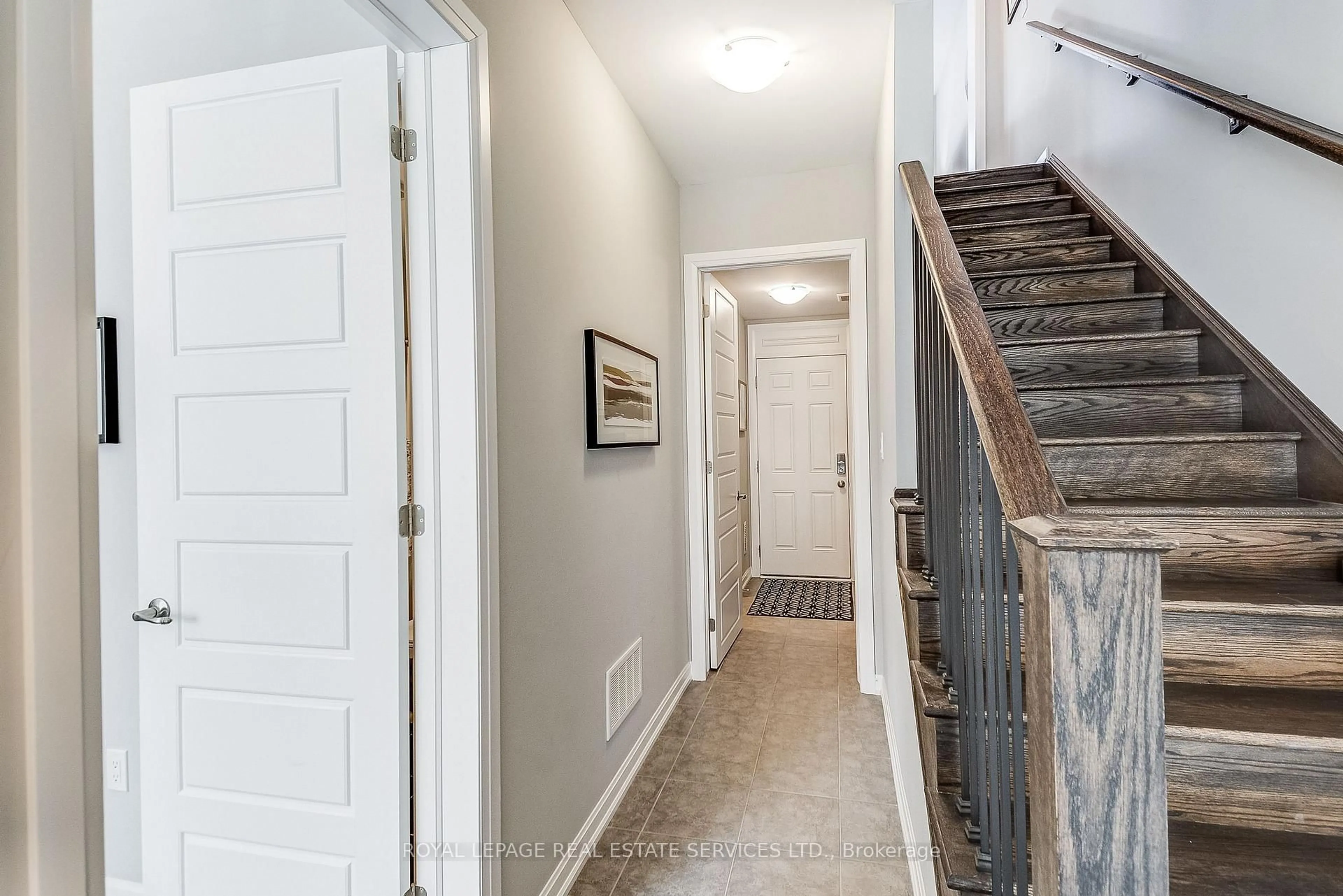 Indoor entryway for 143 Grovewood Common, Oakville Ontario L6H 0X5