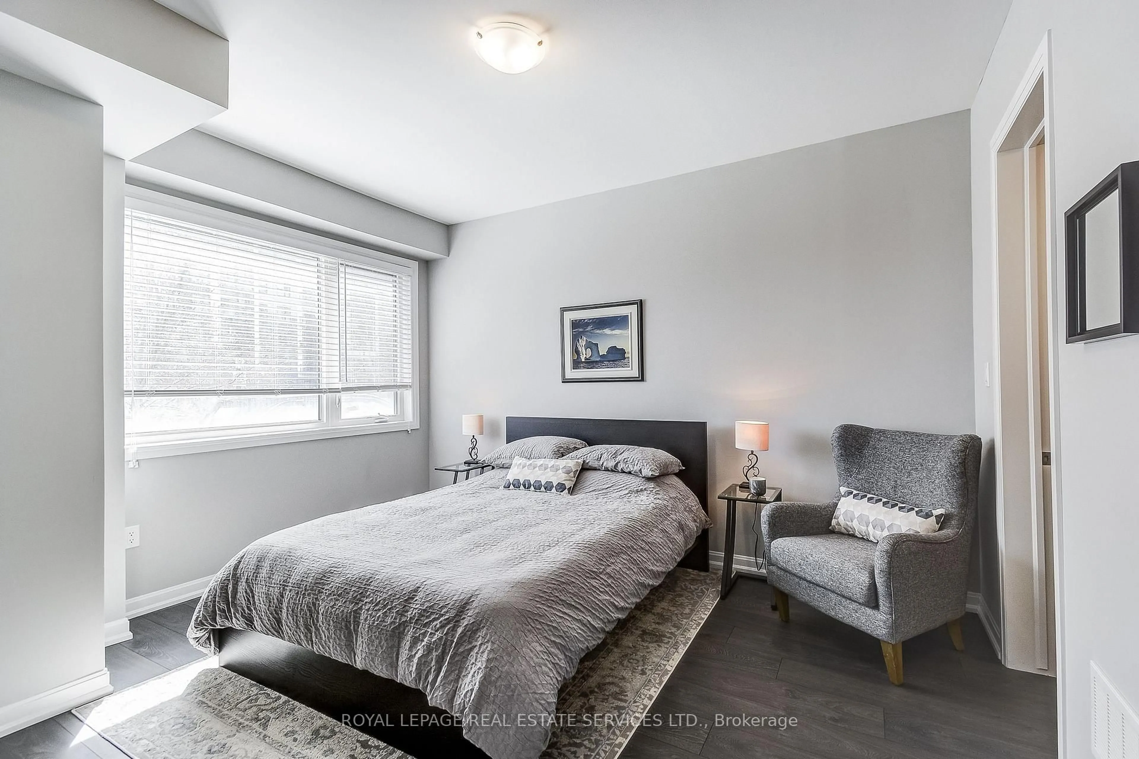 Bedroom with bed, unknown for 143 Grovewood Common, Oakville Ontario L6H 0X5