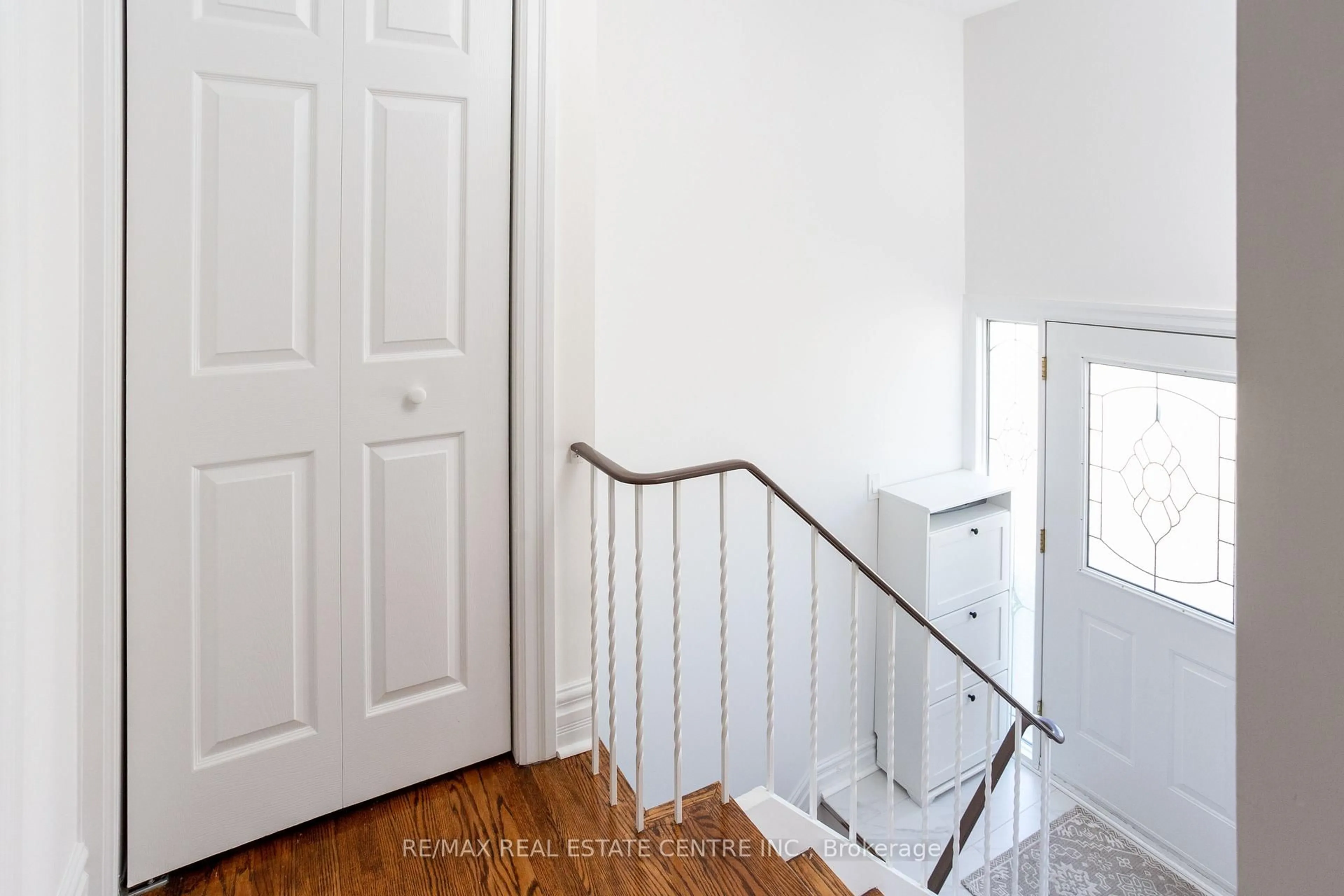 Unknown for 3335 Homark Dr, Mississauga Ontario L4Y 2K5
