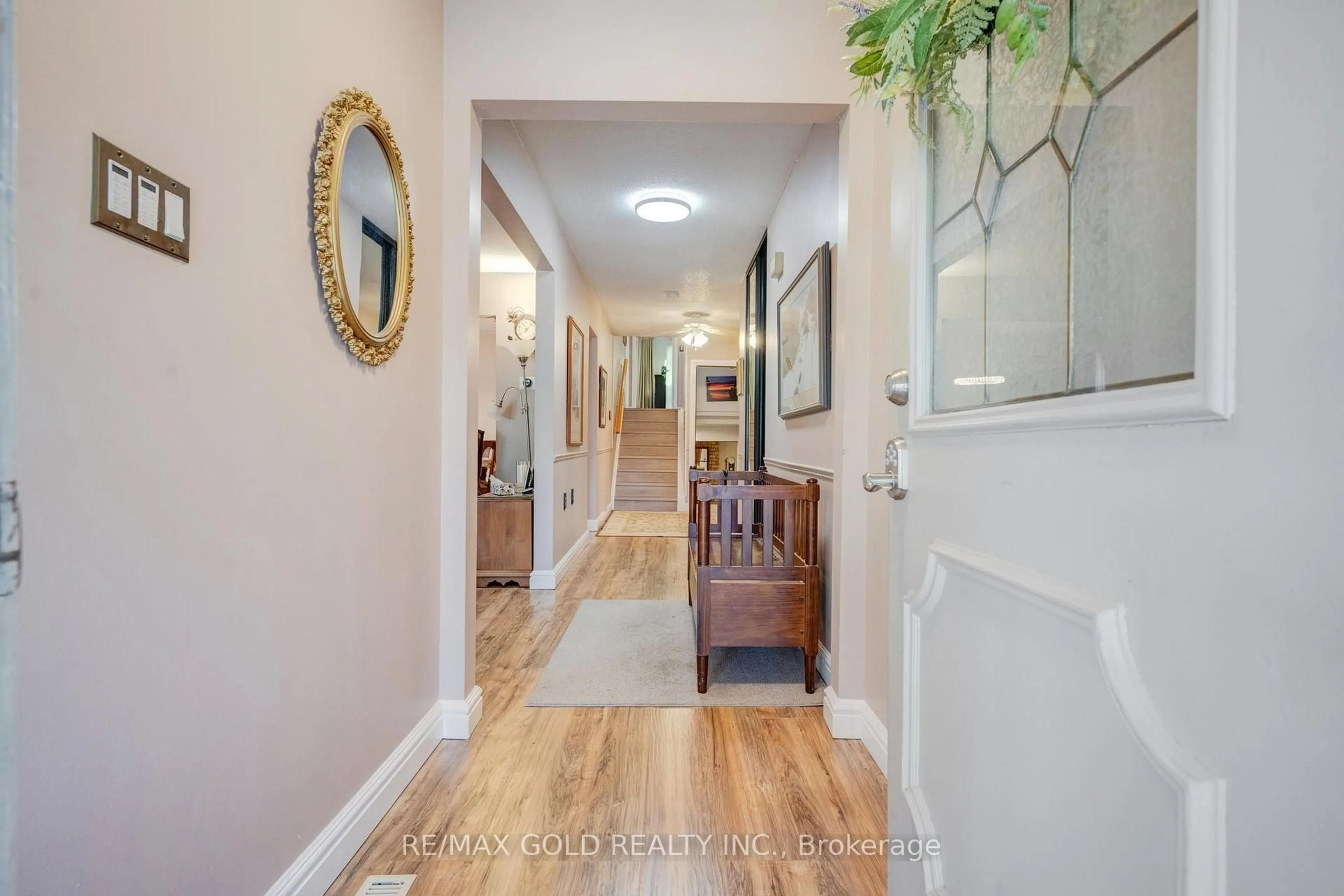 Indoor entryway for 2927 Arles Mews, Mississauga Ontario L5N 2N1