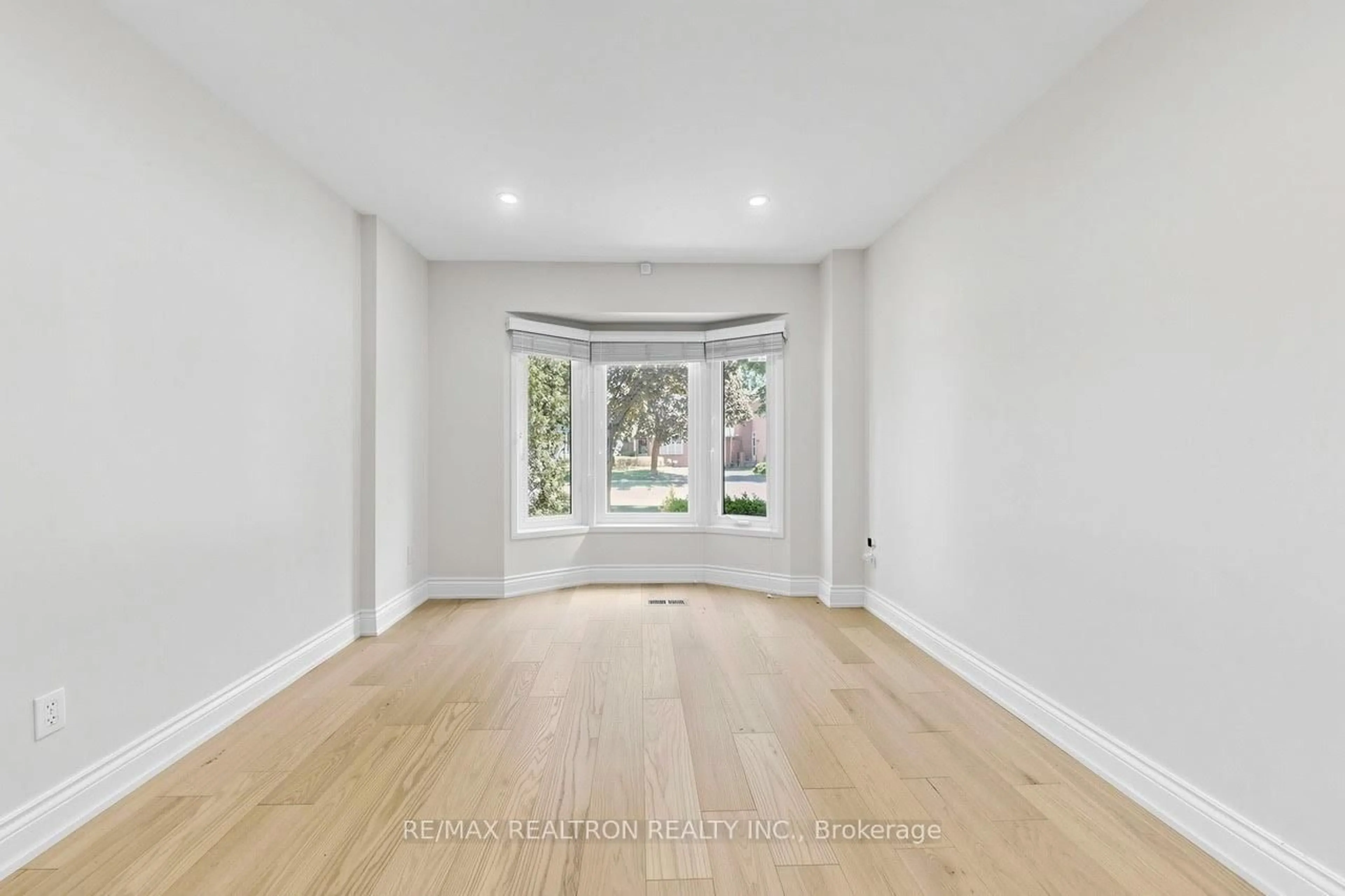 A pic of a room for 1120 Potters Wheel Cres, Oakville Ontario L6M 1J2