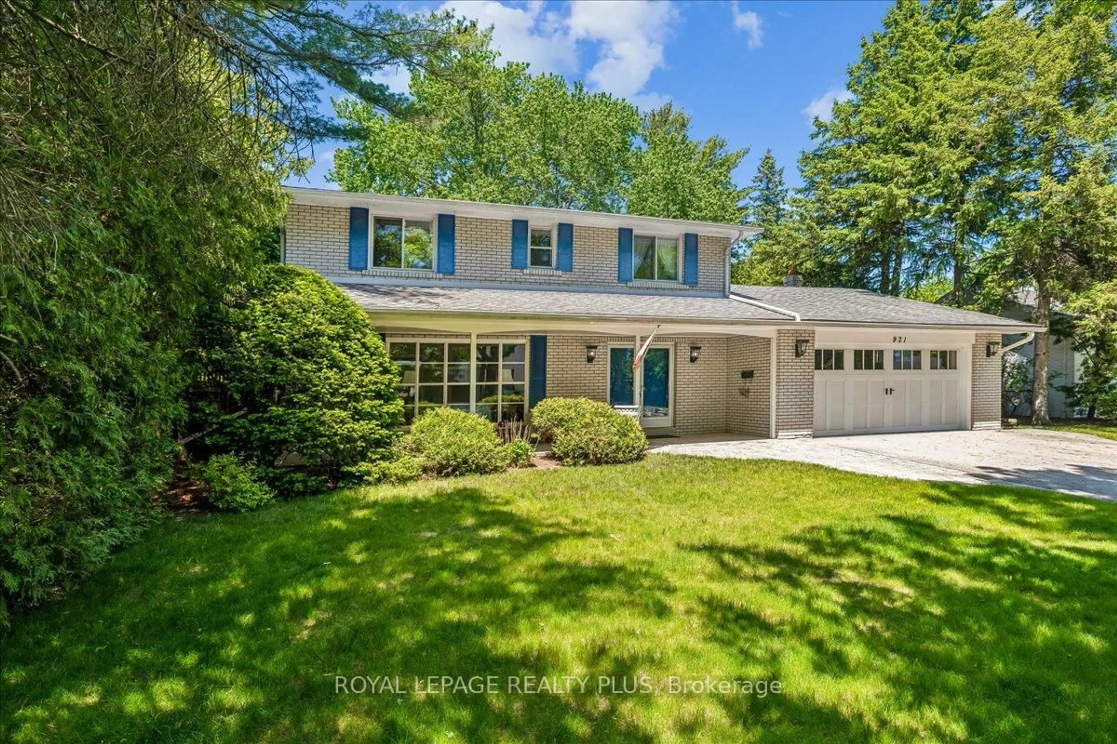 Home with vinyl exterior material, street for 921 Calder Rd, Mississauga Ontario L5J 2M6