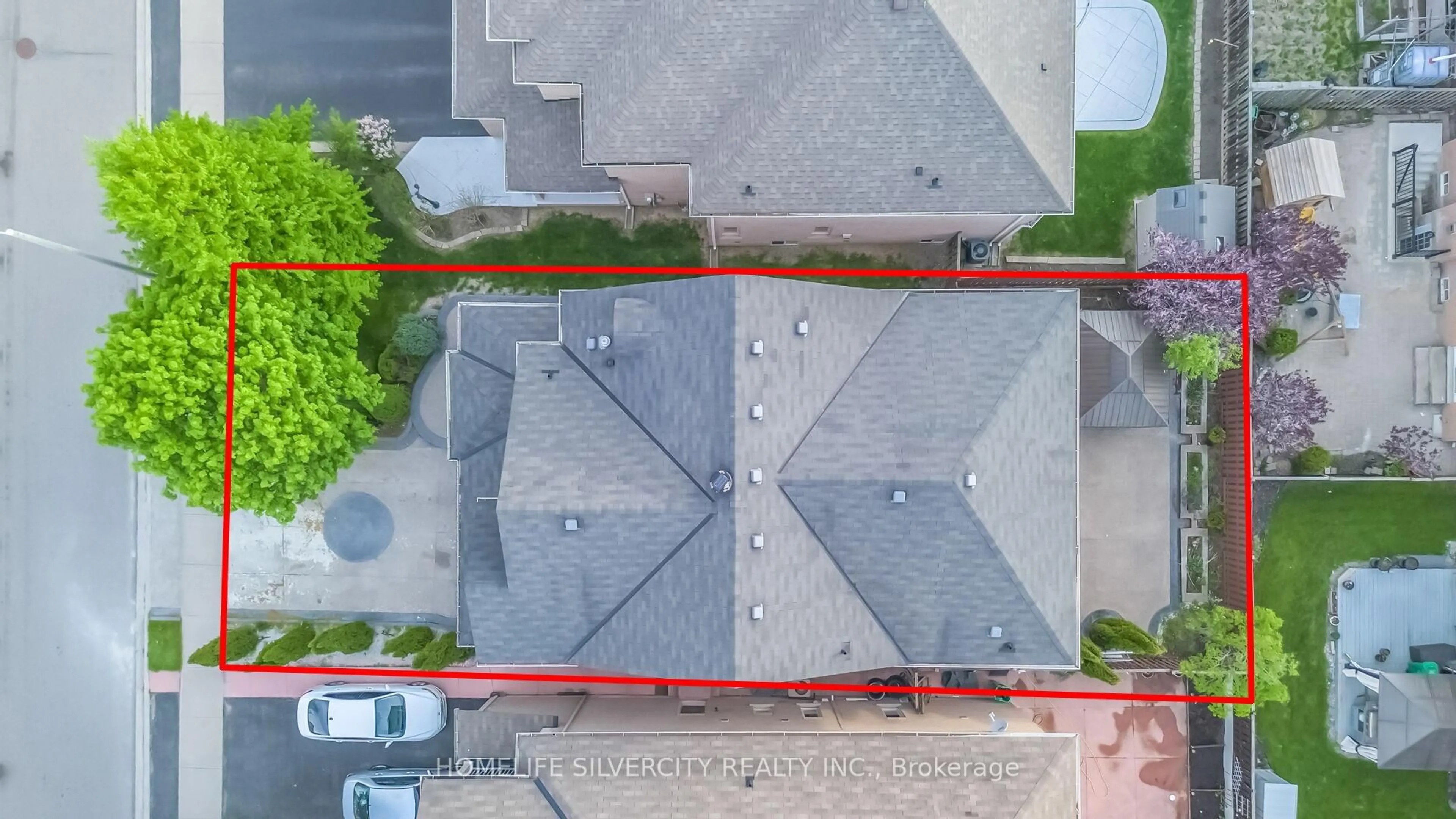A pic from outside/outdoor area/front of a property/back of a property/a pic from drone, street for 26 Bisesell Dr, Brampton Ontario L7A 3K1
