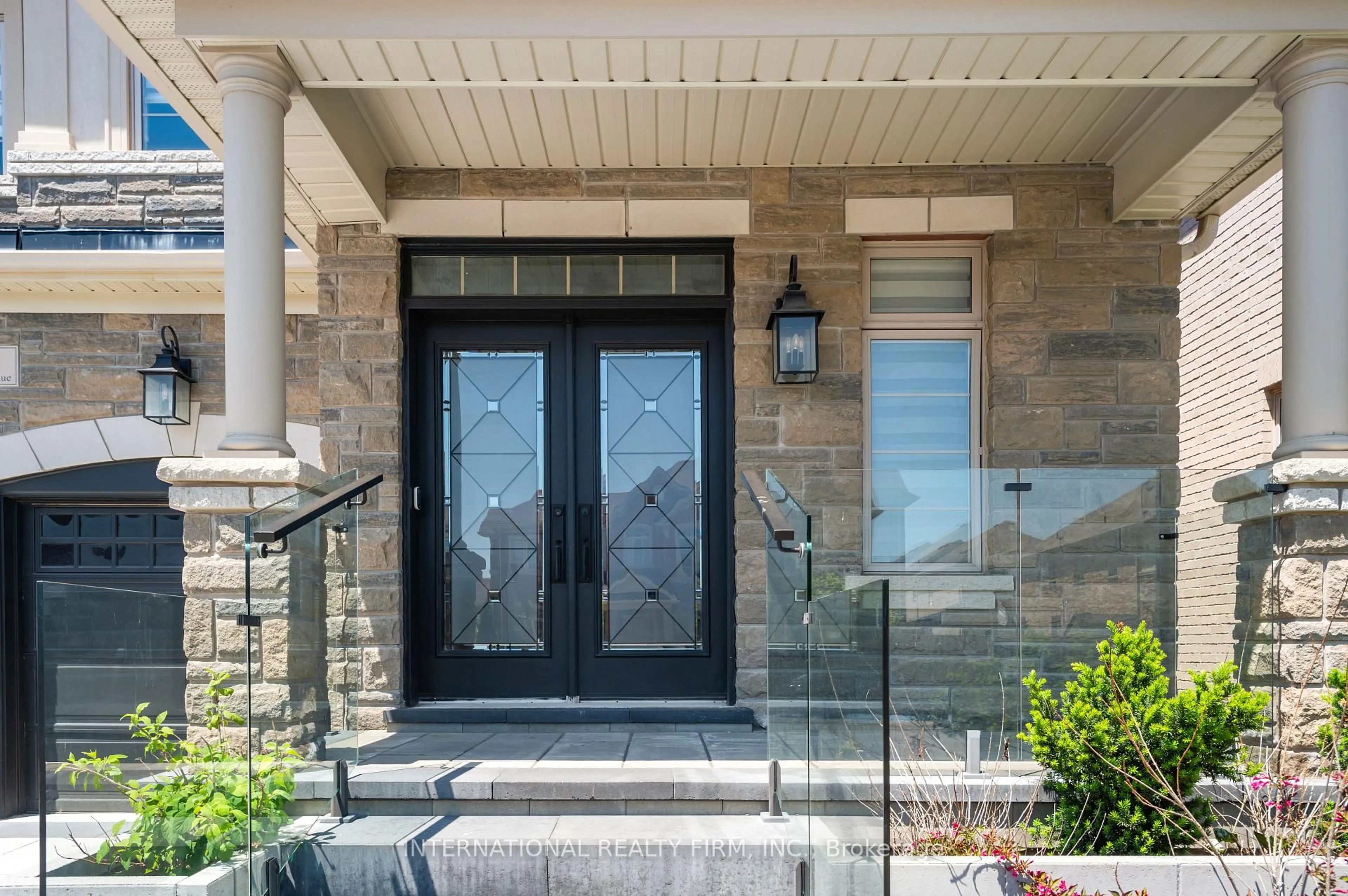 Indoor entryway for 233 Etheridge Ave, Milton Ontario L9E 1H6