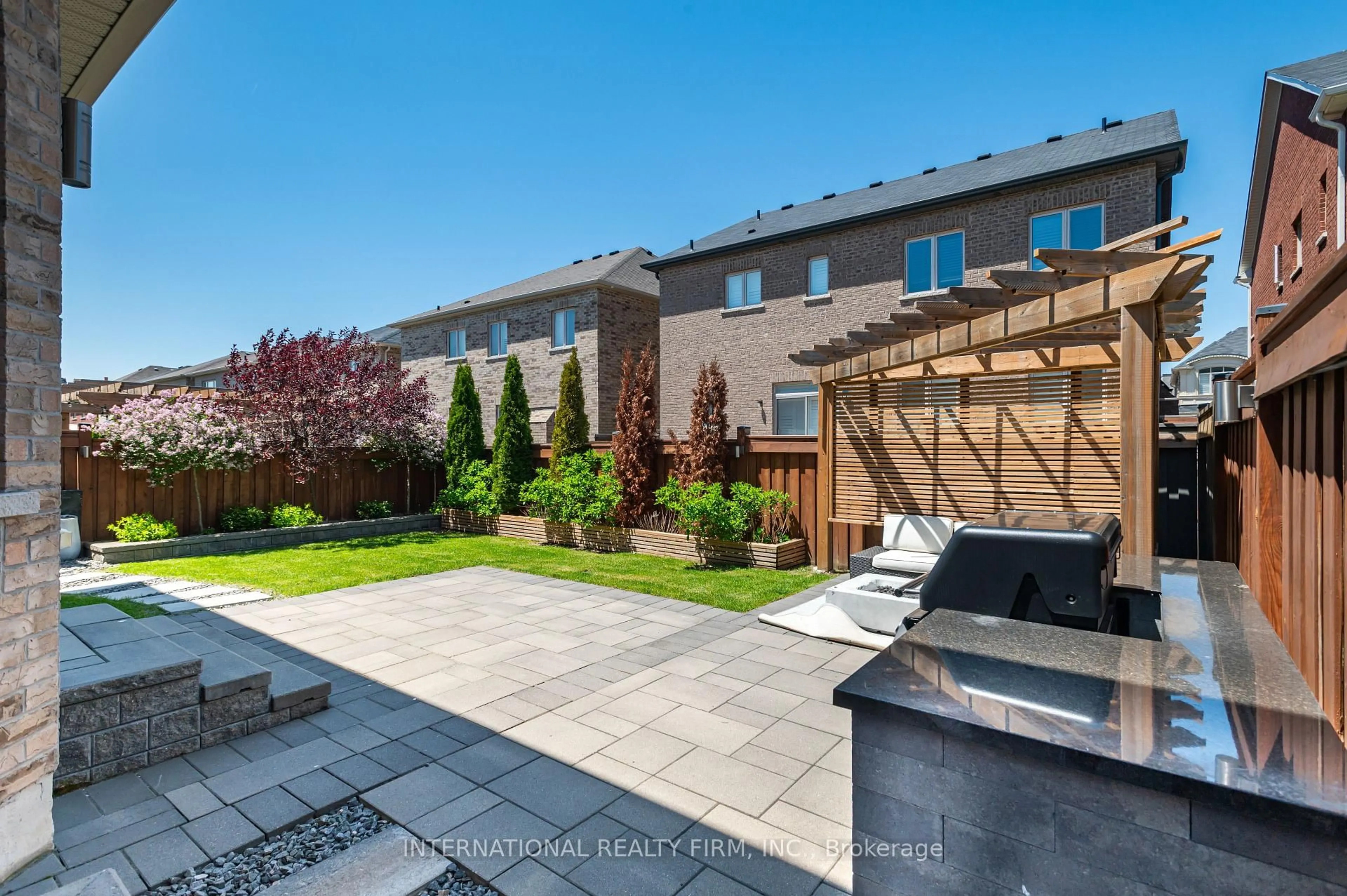 Patio, street for 233 Etheridge Ave, Milton Ontario L9E 1H6