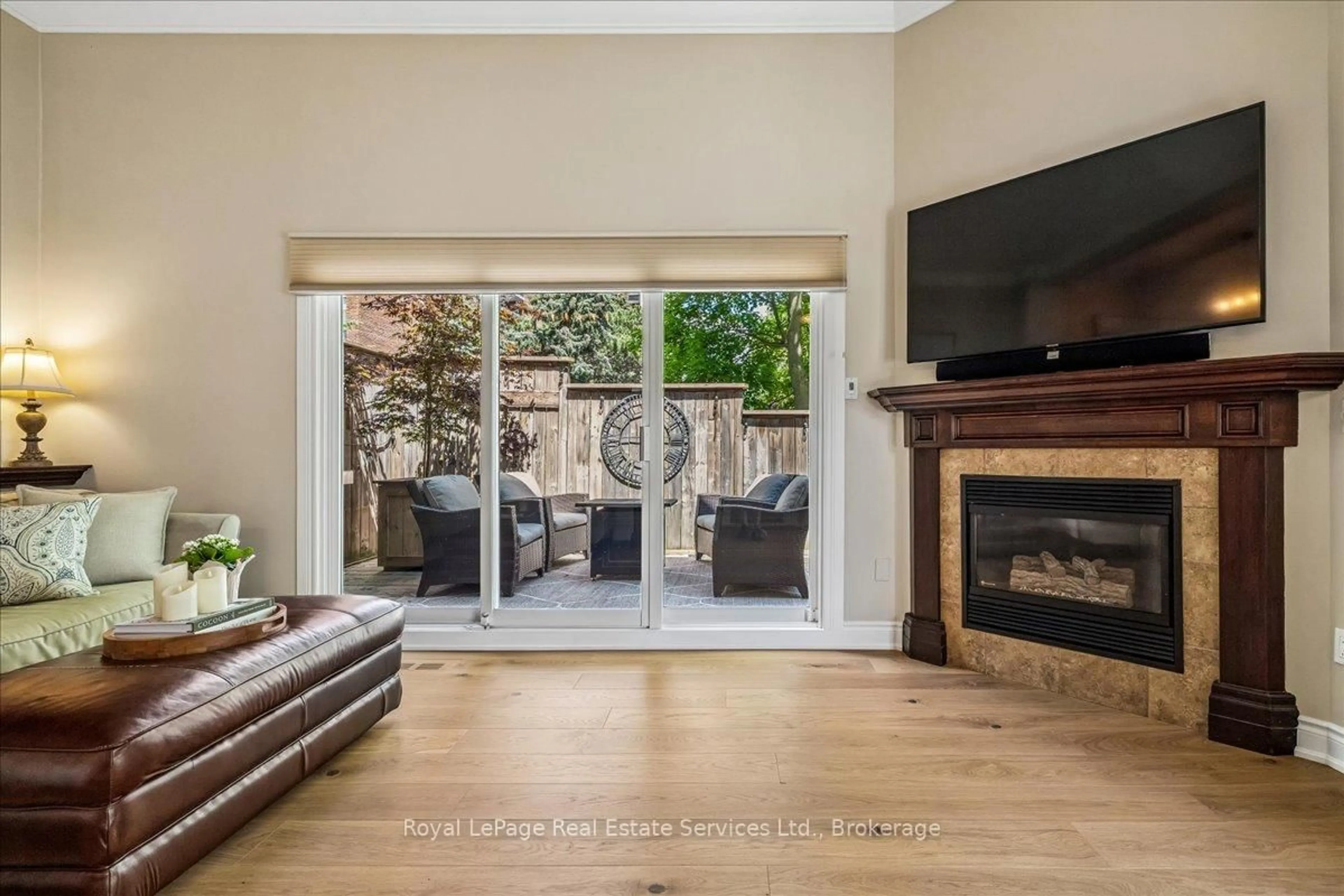 Living room with furniture, unknown for 2254 Marine Dr, Oakville Ontario L6L 1C1