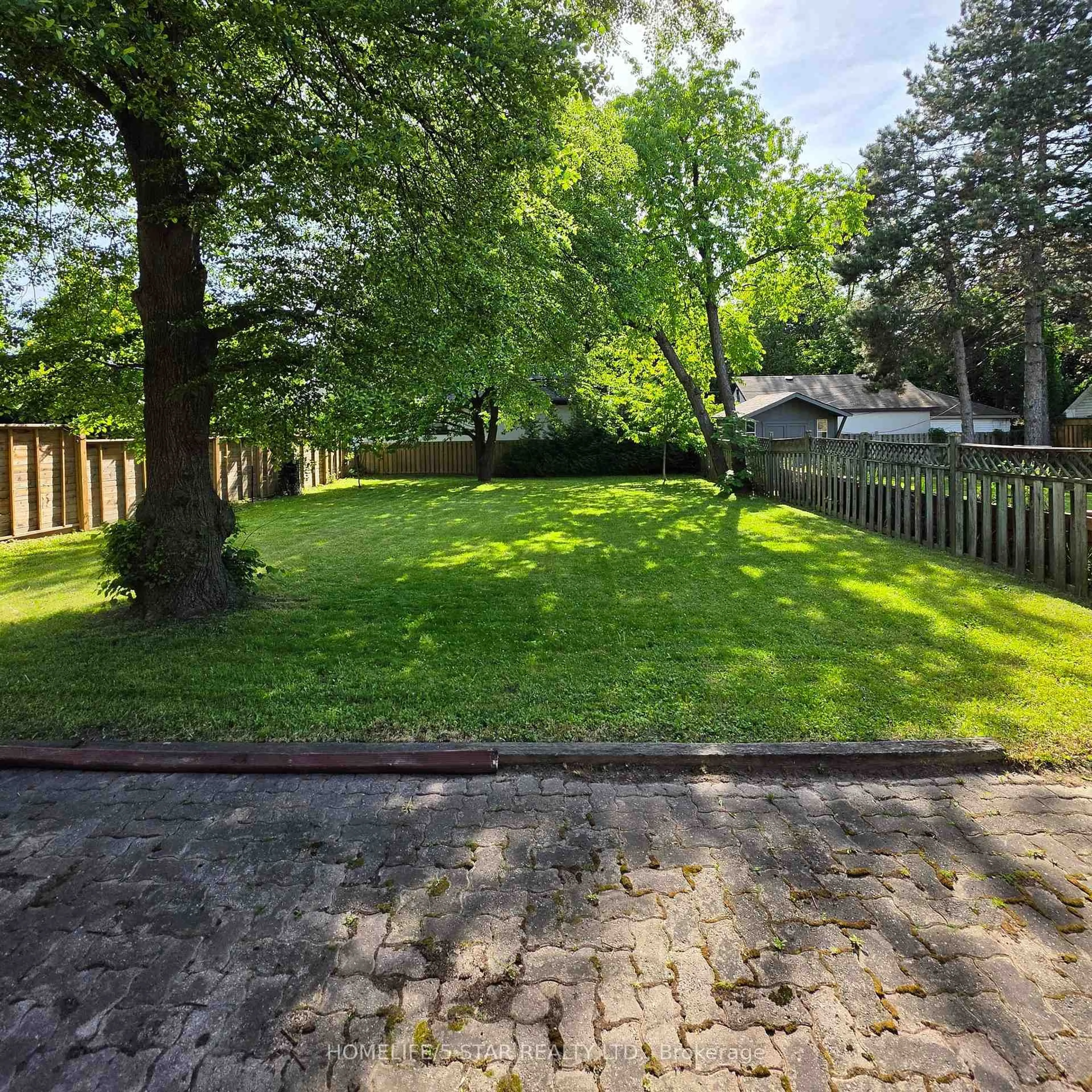 A pic from outside/outdoor area/front of a property/back of a property/a pic from drone, street for 14 NORTHGLEN Ave, Toronto Ontario M9B 4R6