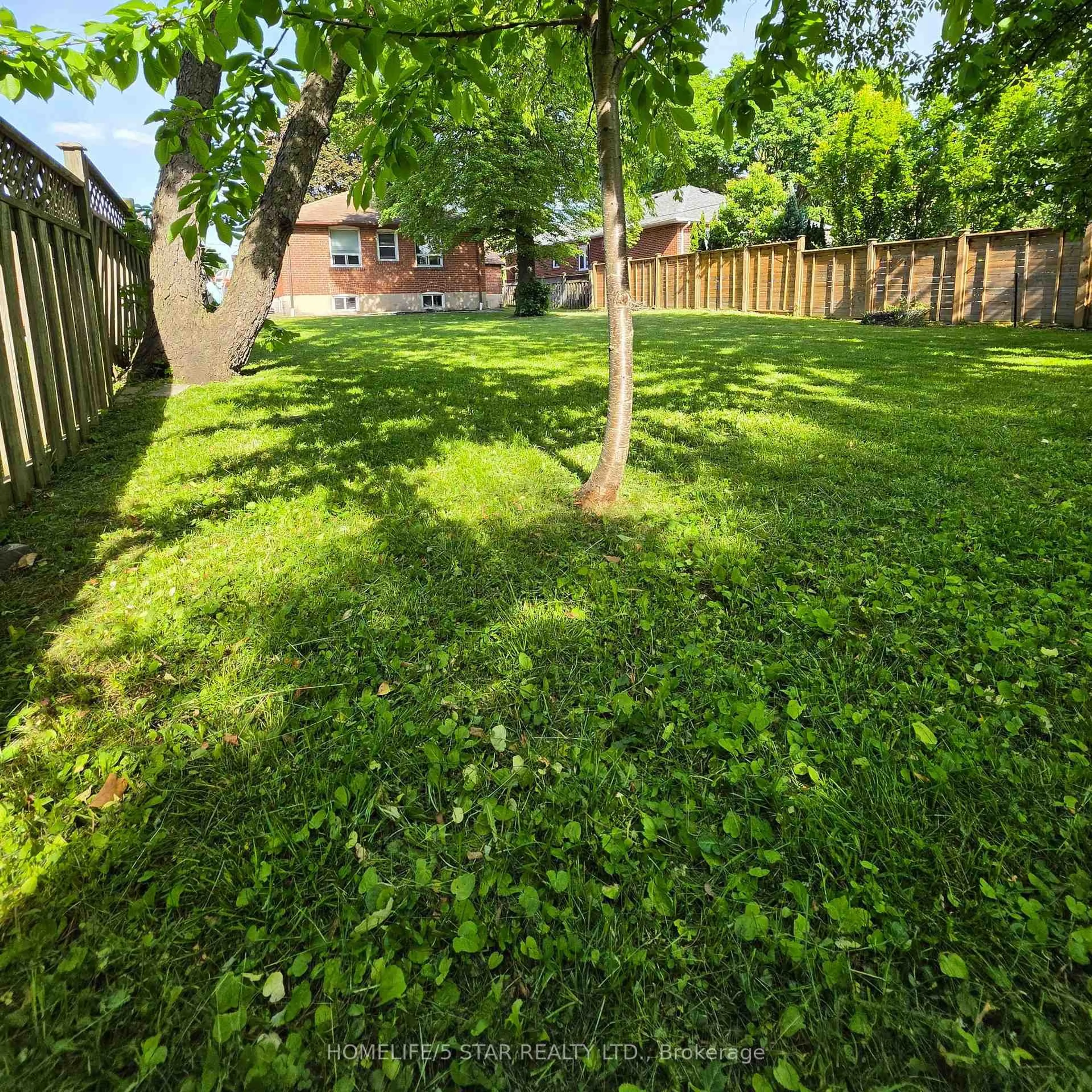 A pic from outside/outdoor area/front of a property/back of a property/a pic from drone, street for 14 NORTHGLEN Ave, Toronto Ontario M9B 4R6