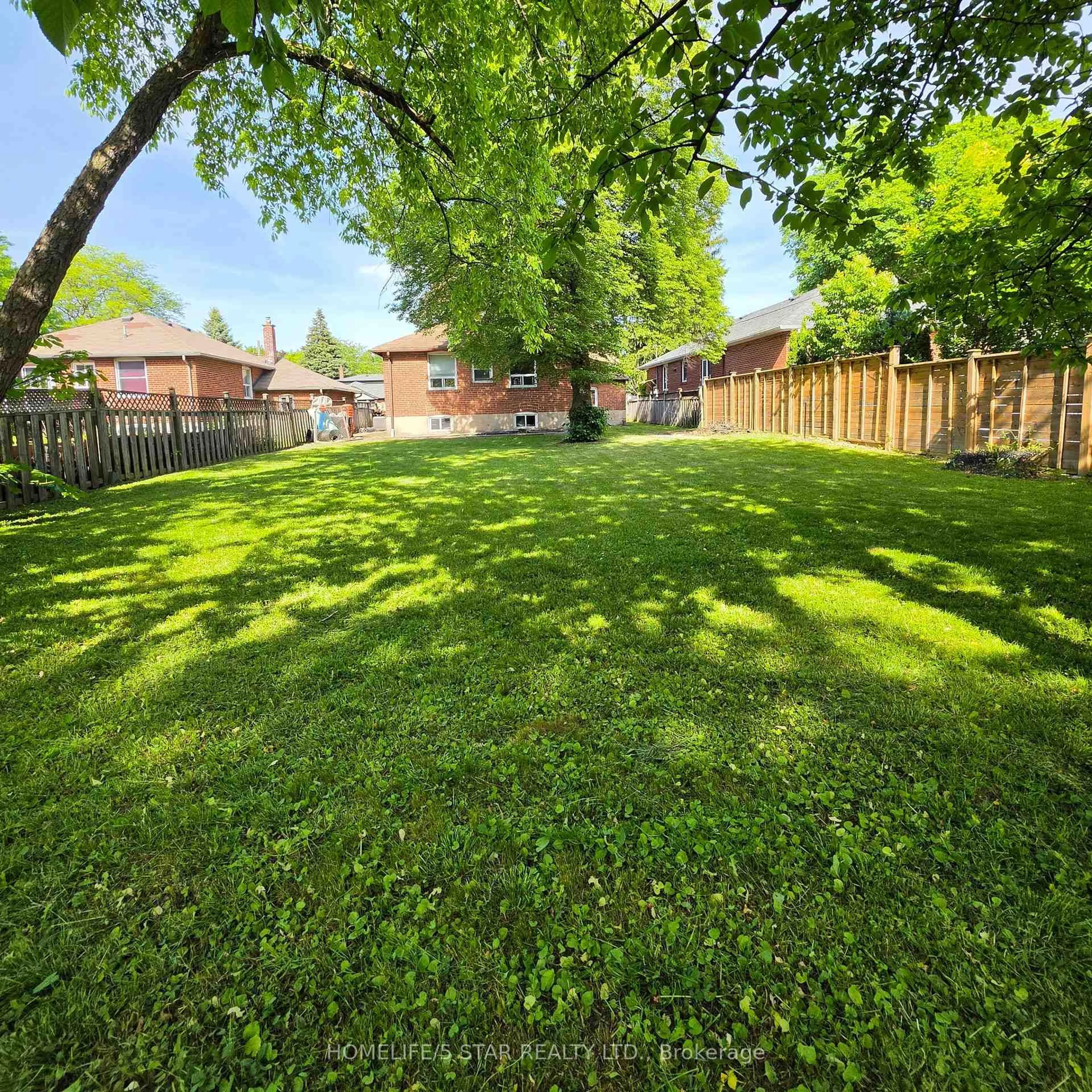A pic from outside/outdoor area/front of a property/back of a property/a pic from drone, street for 14 NORTHGLEN Ave, Toronto Ontario M9B 4R6