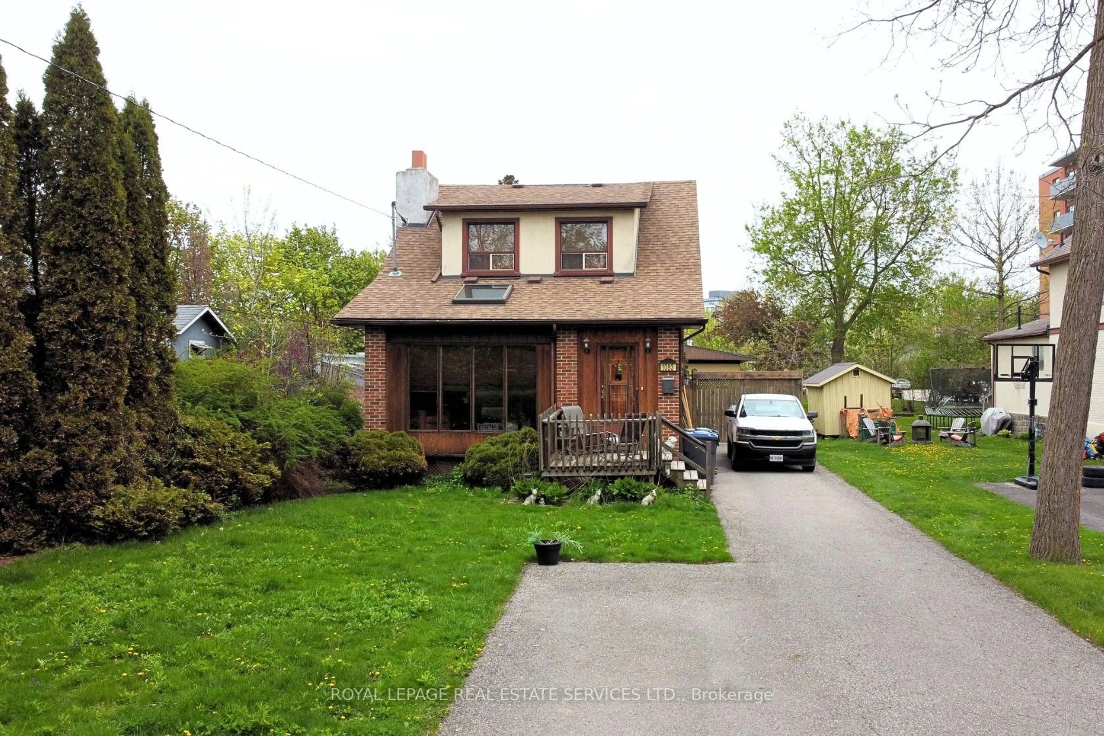 Home with brick exterior material, street for 1083 Seneca Ave, Mississauga Ontario L5G 3X4
