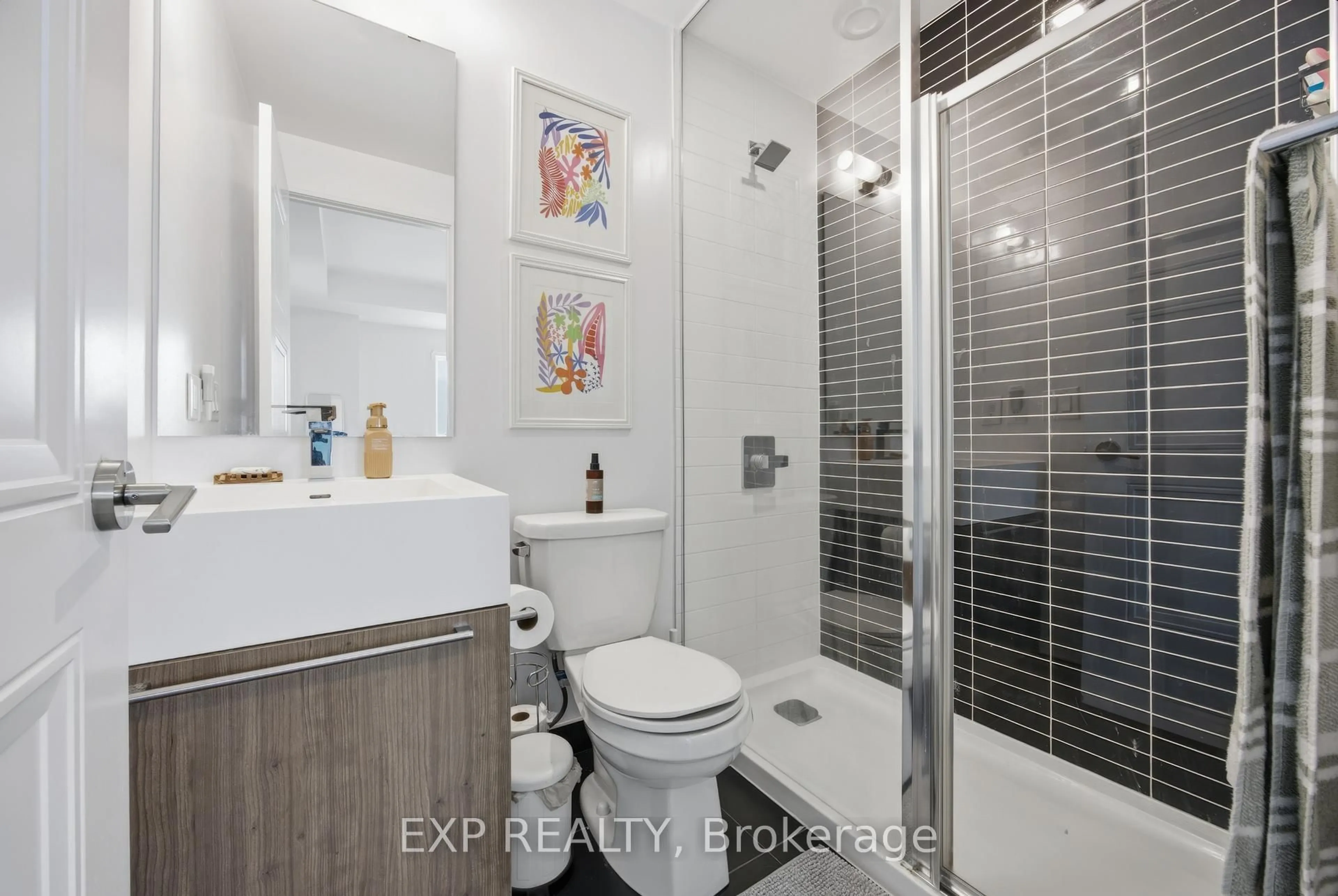 Standard bathroom, ceramic/tile floor for 25 Neighbourhood Lane #404, Toronto Ontario M8Y 0C4