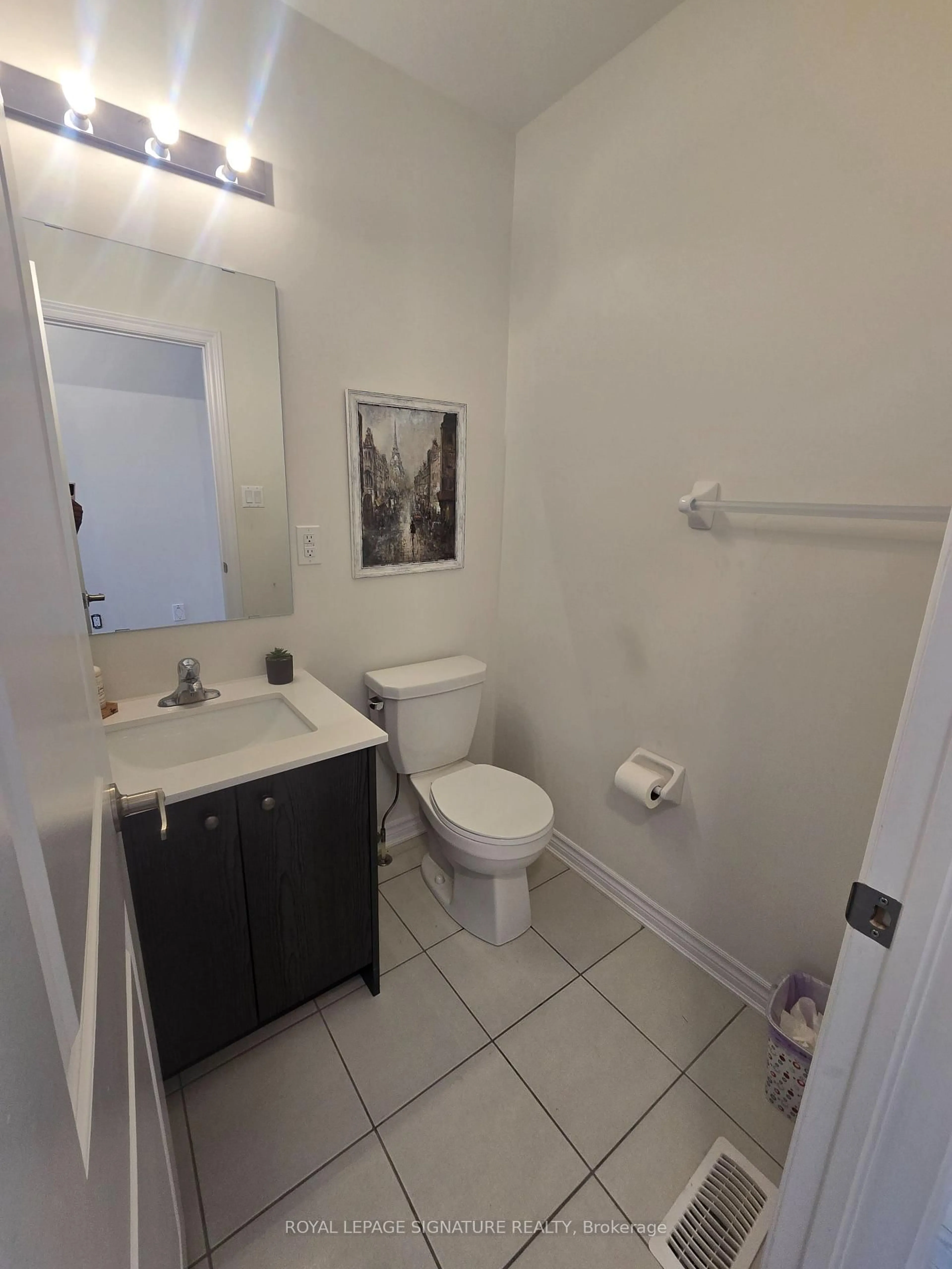 Standard bathroom, unknown for 30 Spinland St, Caledon Ontario L7C 1Z9