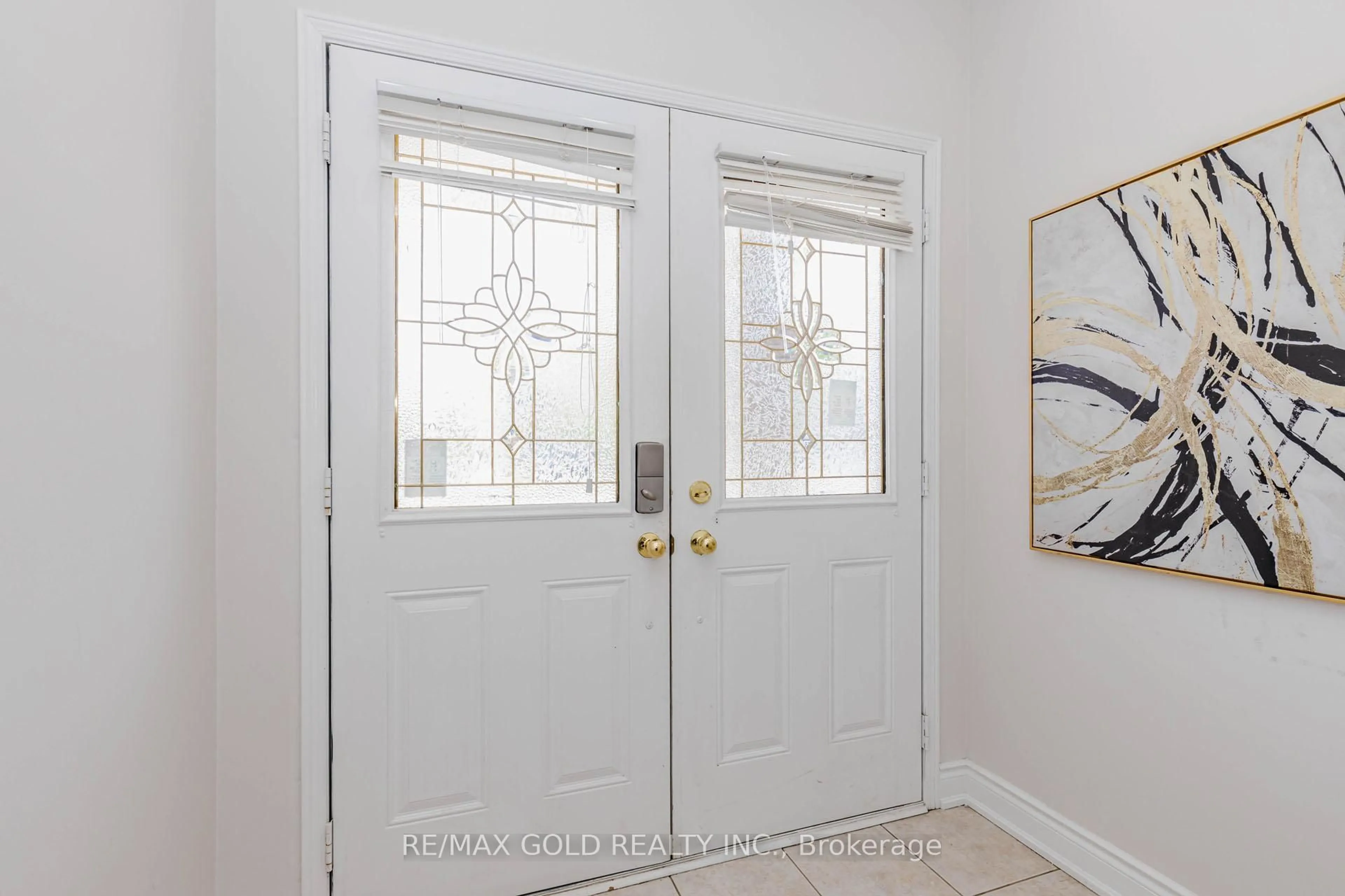 Indoor entryway for 48 Sugarberry Dr, Brampton Ontario L6X 0K2