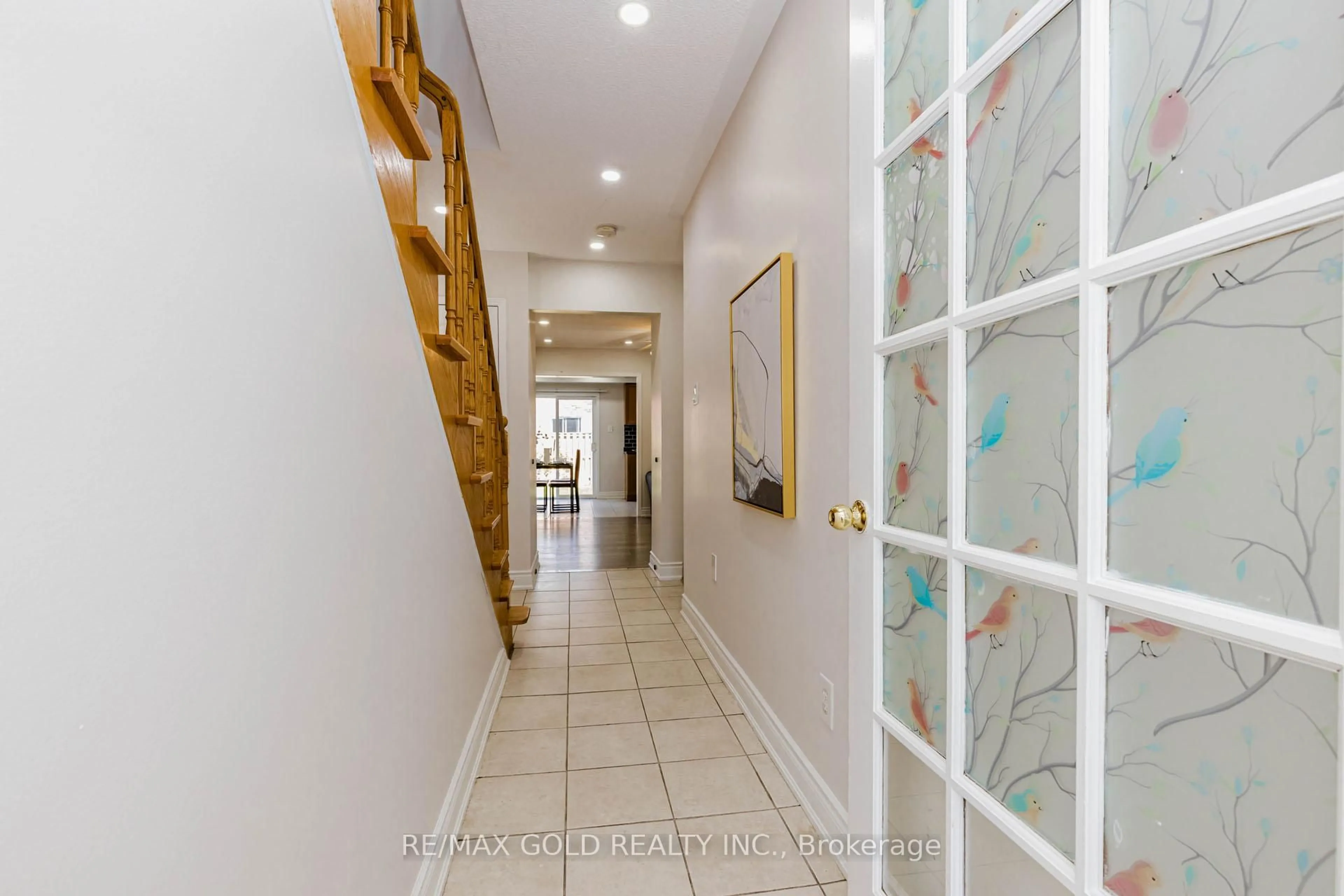 Indoor foyer for 48 Sugarberry Dr, Brampton Ontario L6X 0K2