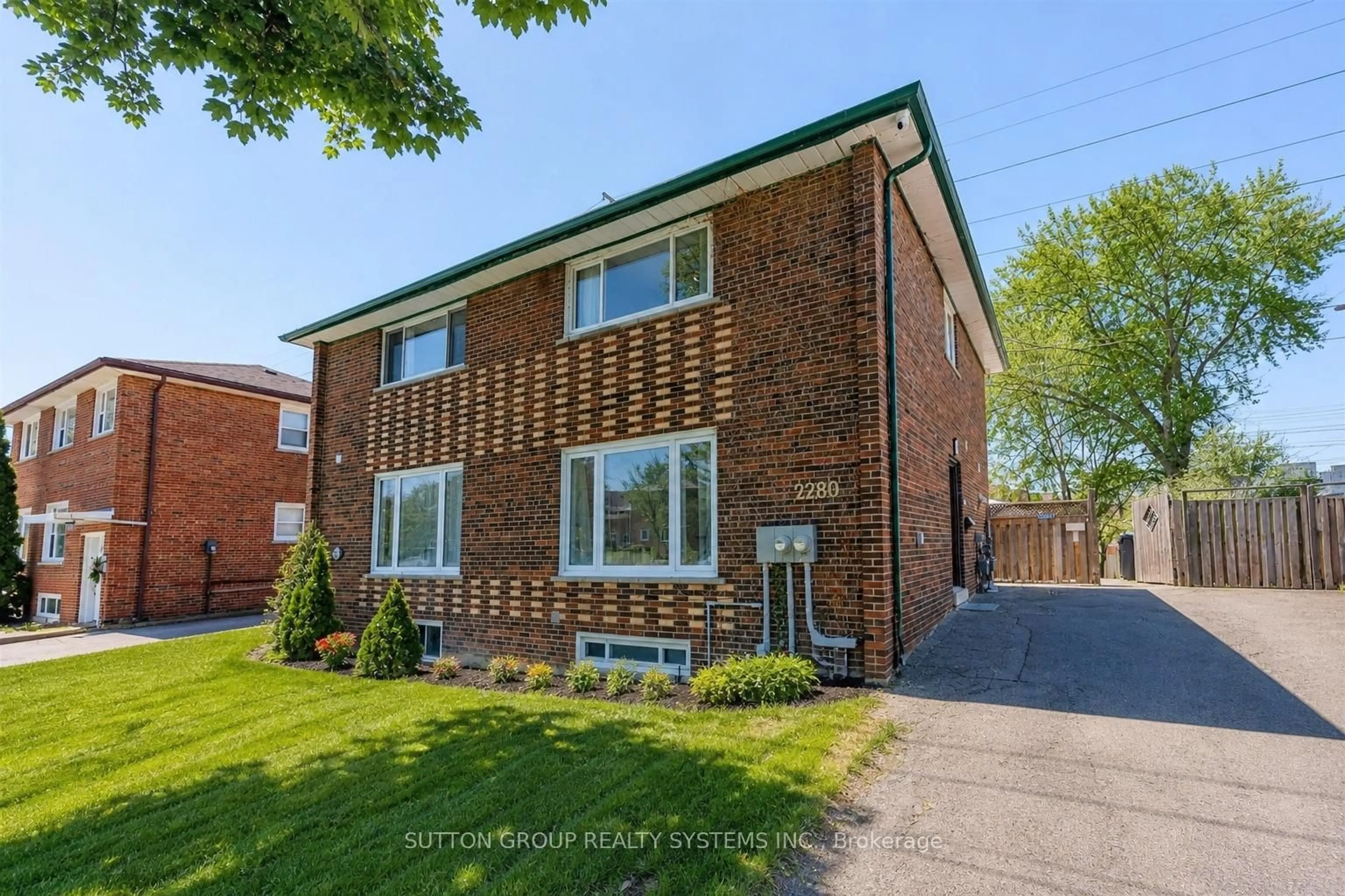 Home with brick exterior material, street for 2280 Wiseman Crt, Mississauga Ontario L5J 1P2