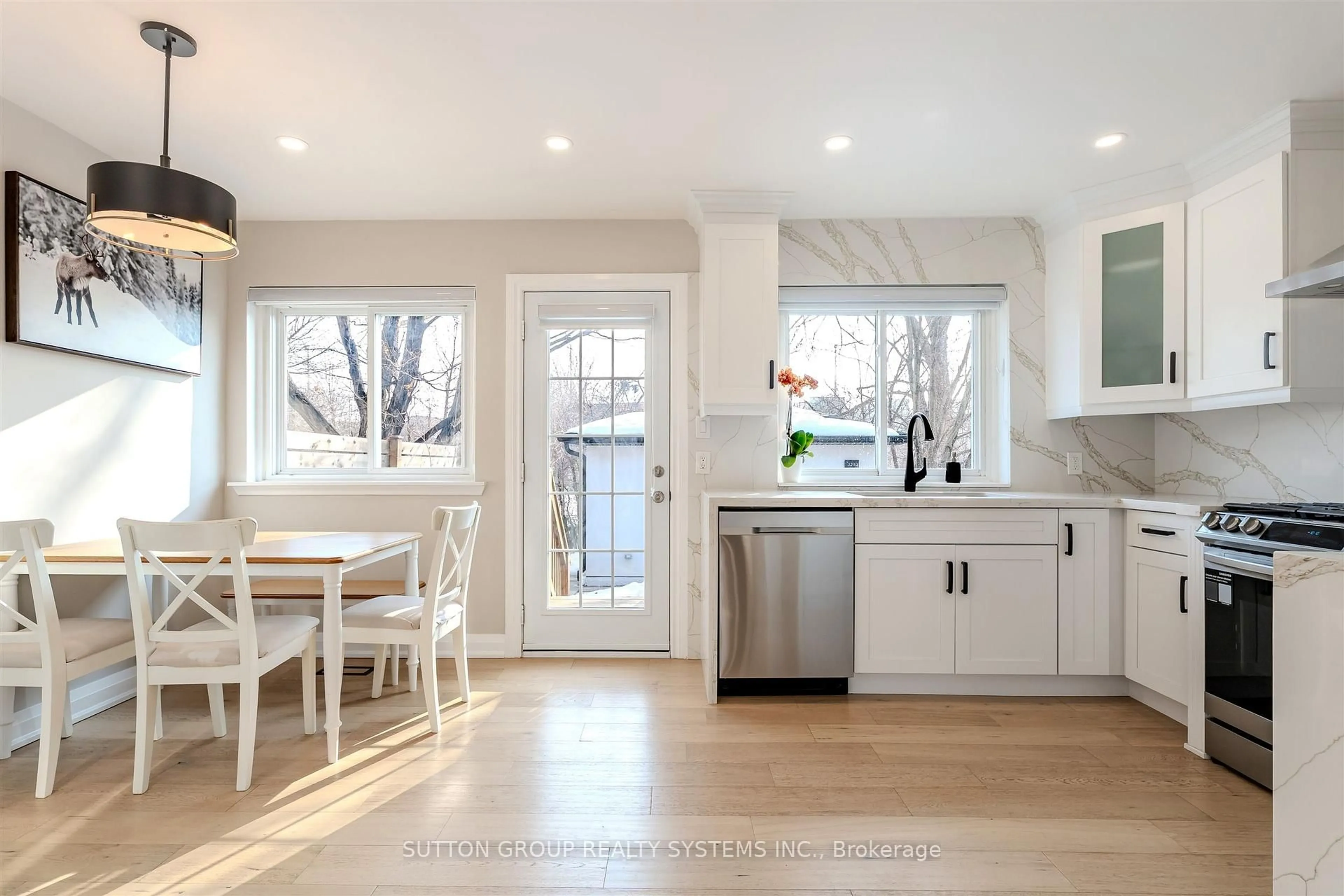 Open concept kitchen, unknown for 2280 Wiseman Crt, Mississauga Ontario L5J 1P2