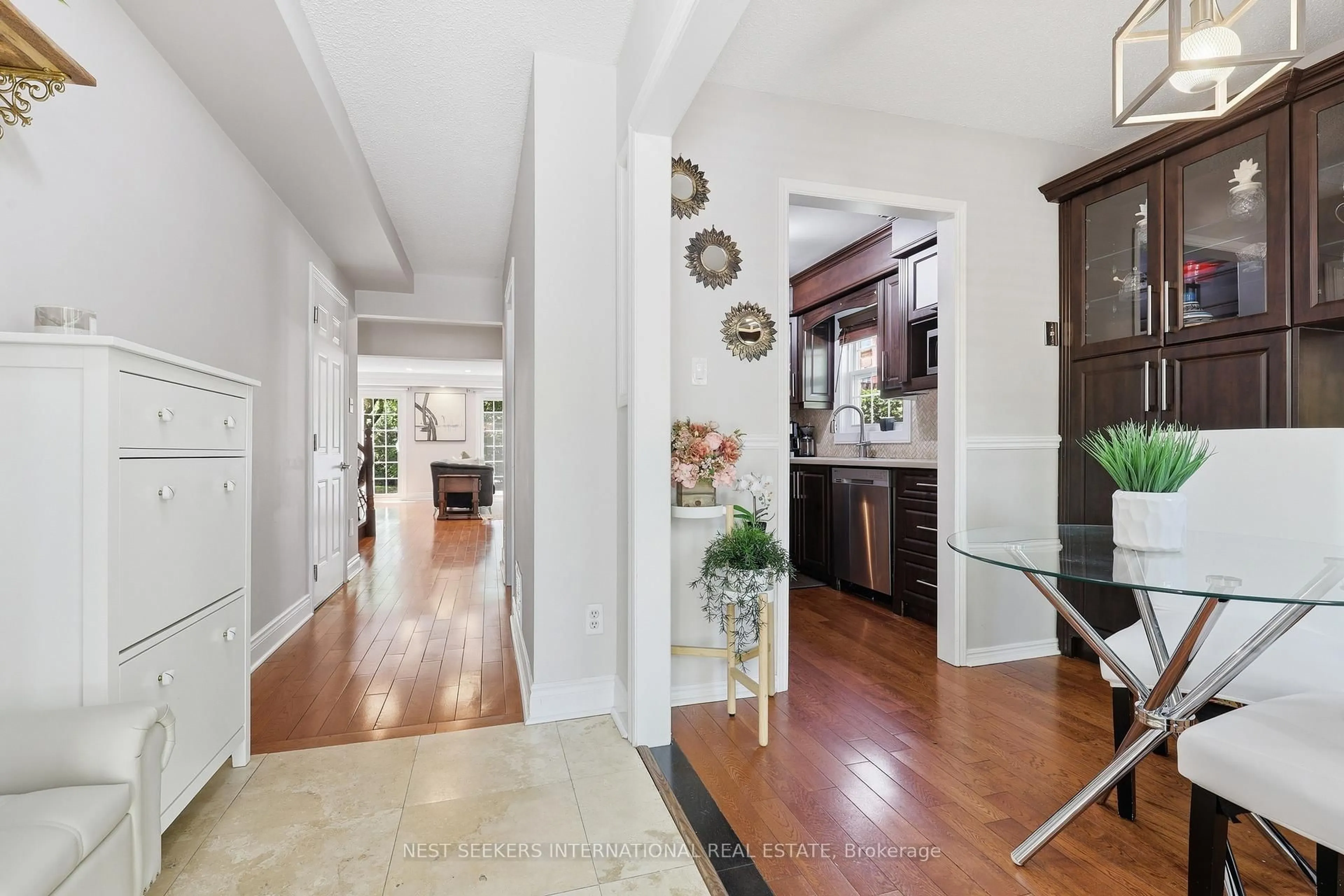 Indoor entryway for 36 Stornwood Crt, Brampton Ontario L6W 4H5