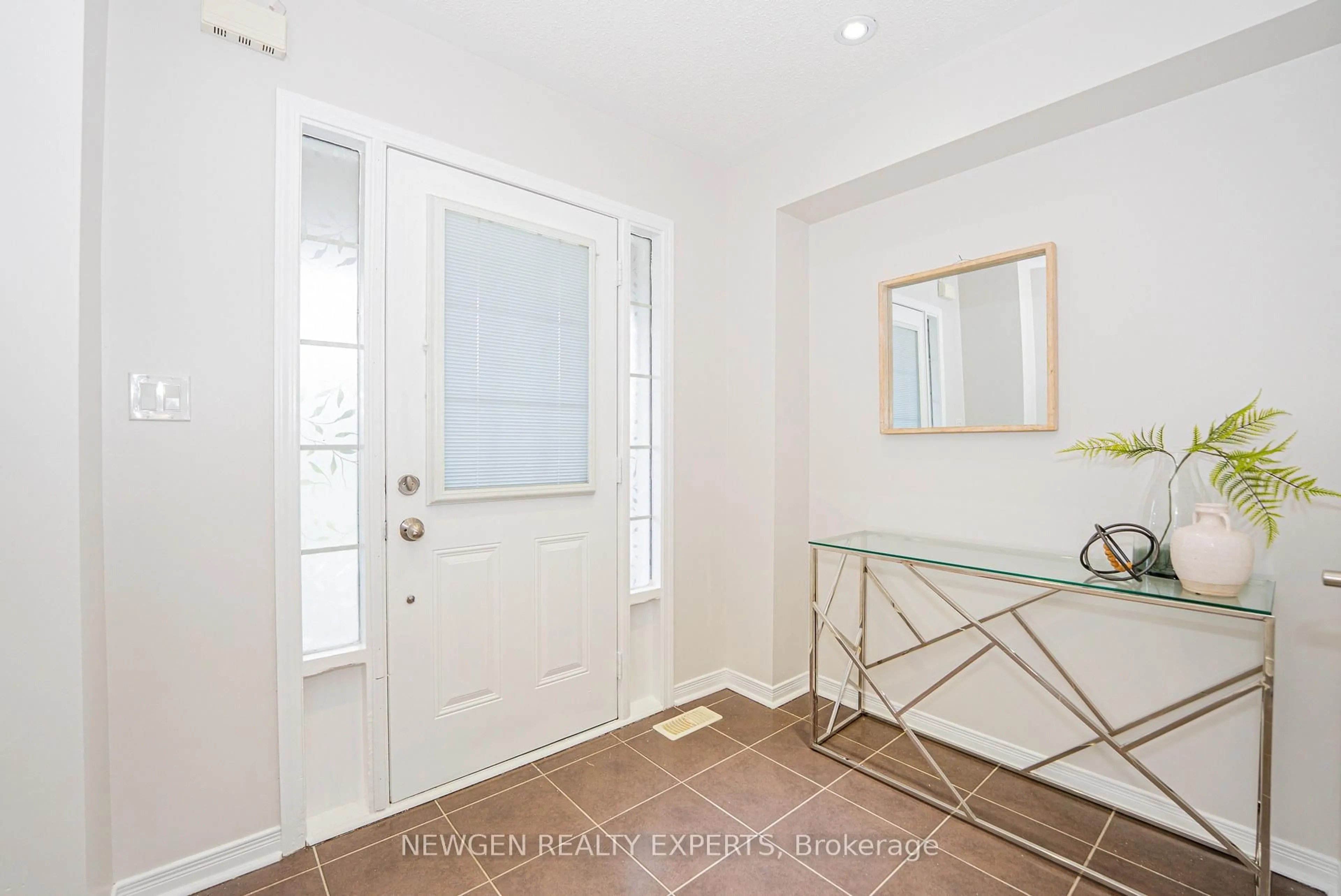 Indoor entryway for 55 Teal Crest Circ, Brampton Ontario L4N 8W1