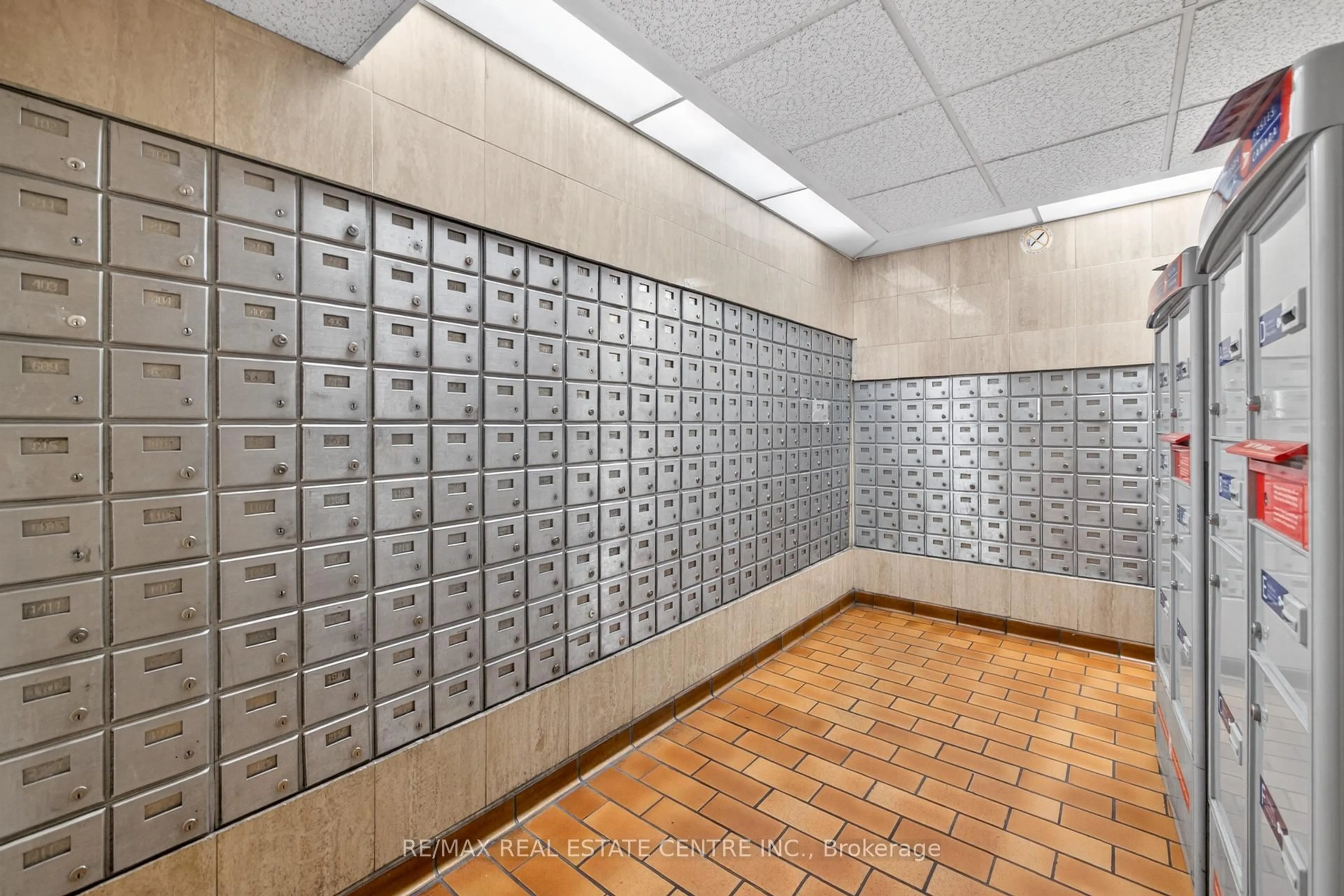 Unknown for 320 Dixon Rd #1708, Toronto Ontario M9R 1S8