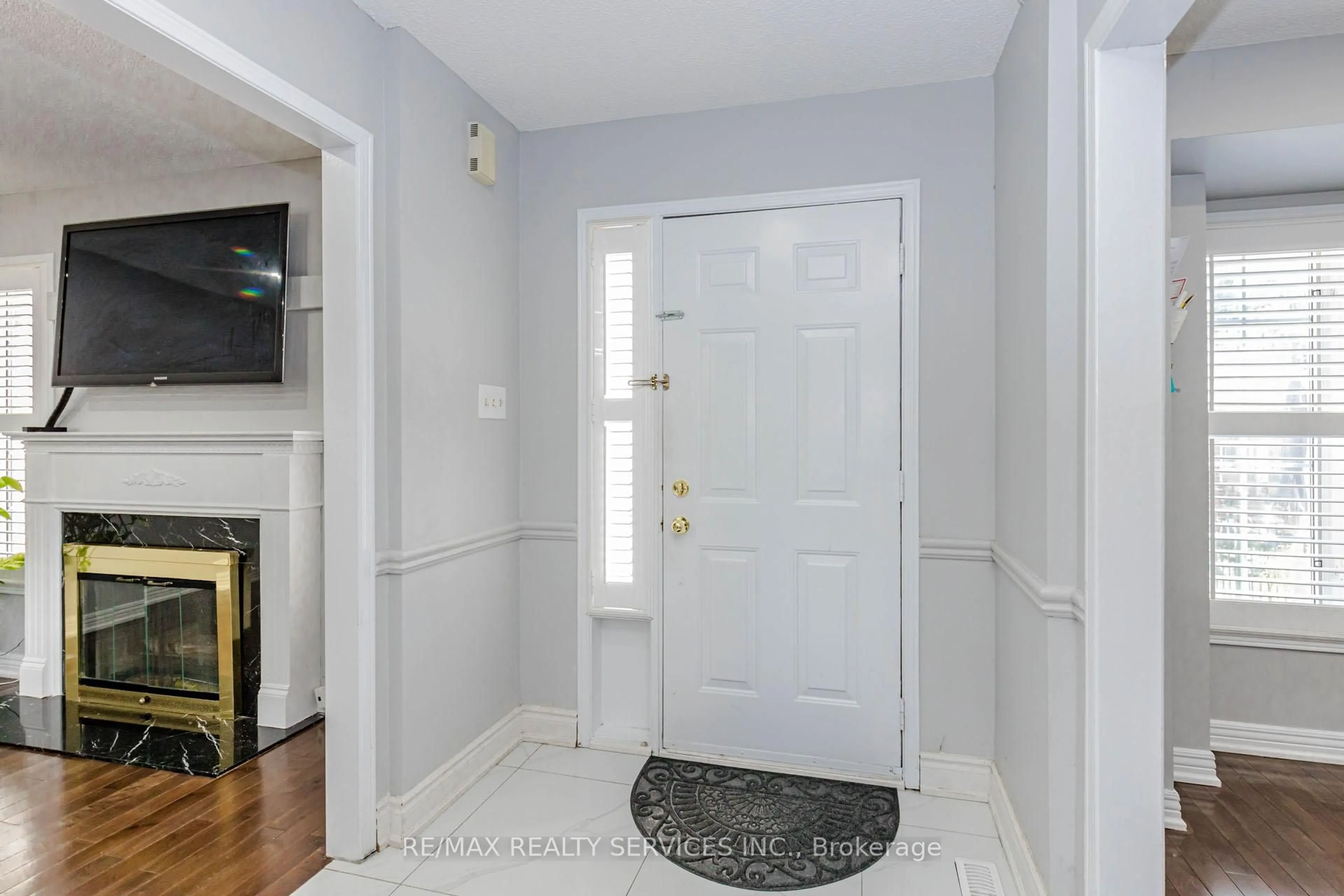 Indoor entryway for 1135 Bellarosa Lane, Mississauga Ontario L5V 1L3