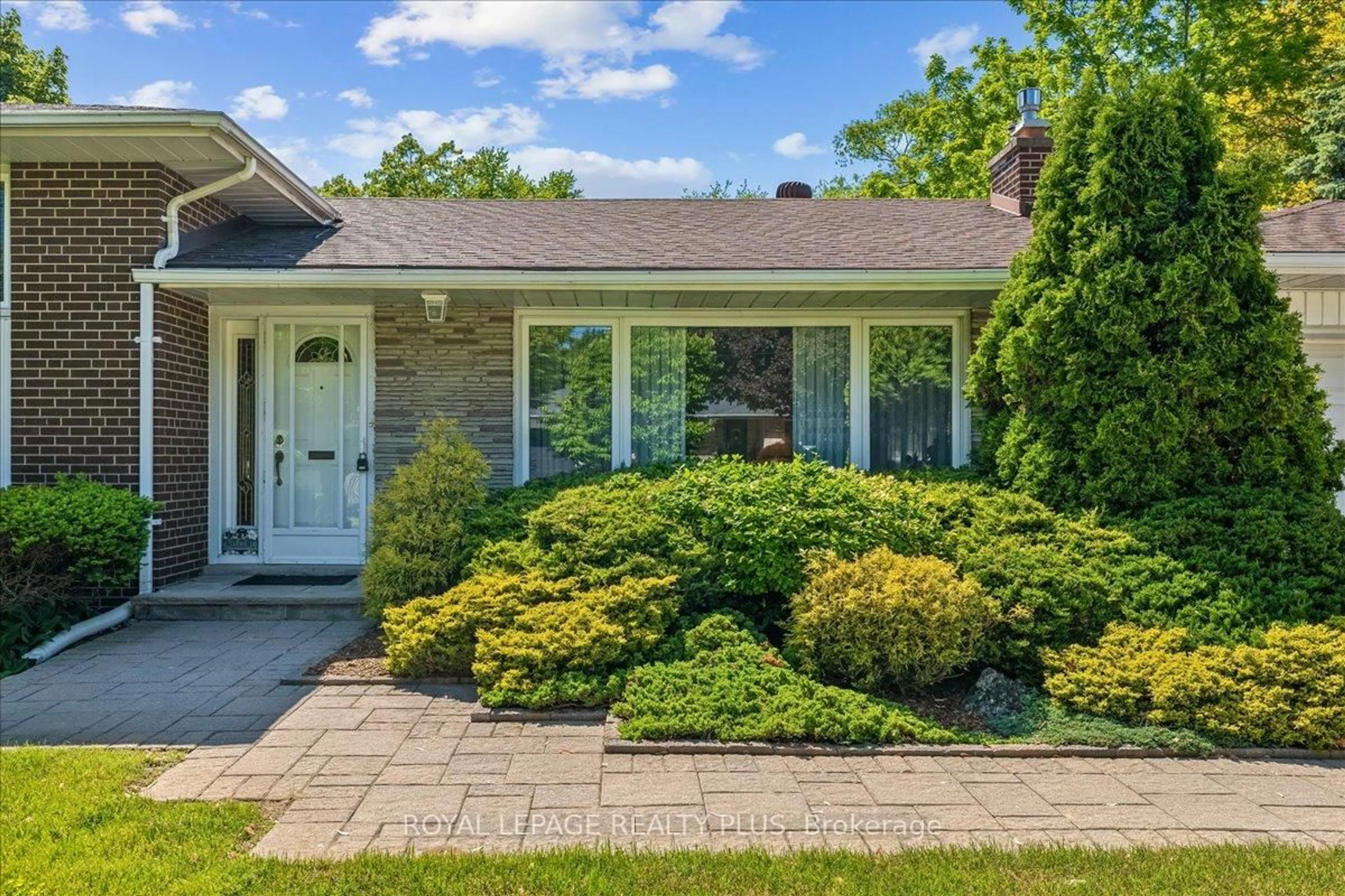 Home with brick exterior material, street for 665 Vanessa Cres, Mississauga Ontario L5H 2N5