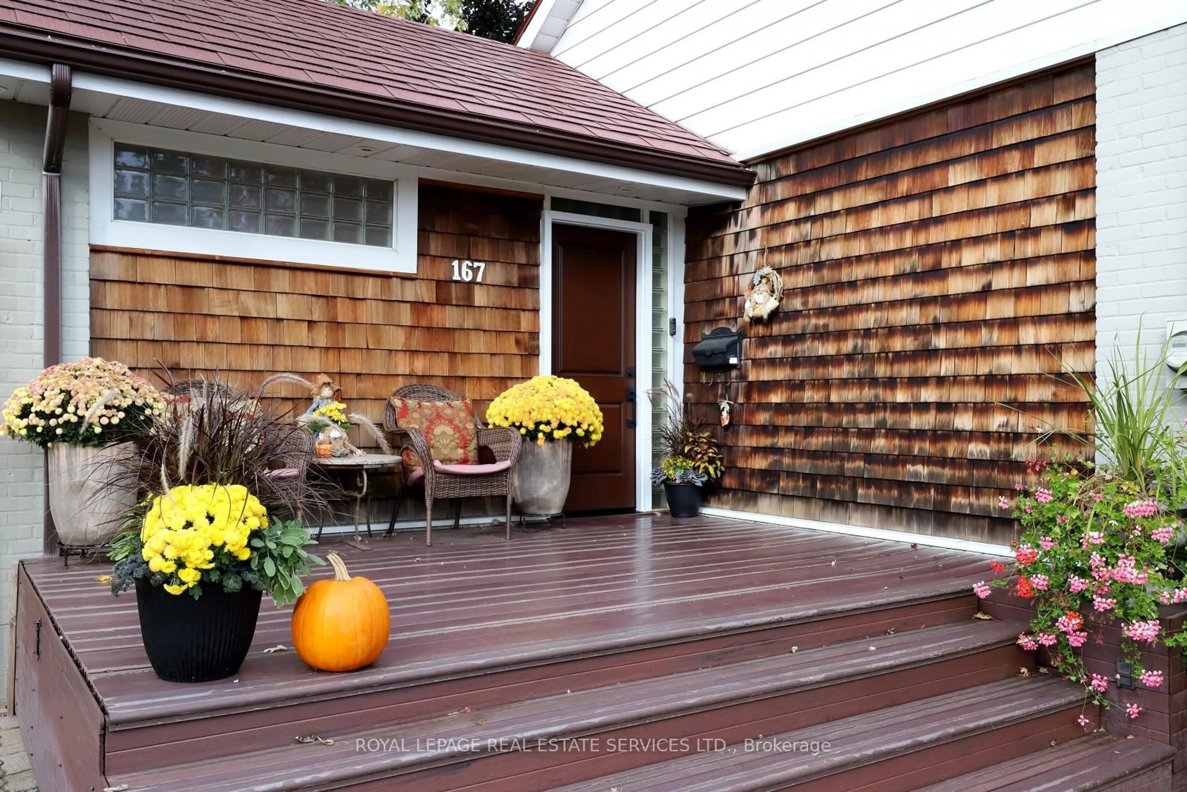 Home with vinyl exterior material, street for 167 Oliver Pl, Oakville Ontario L6H 1K9