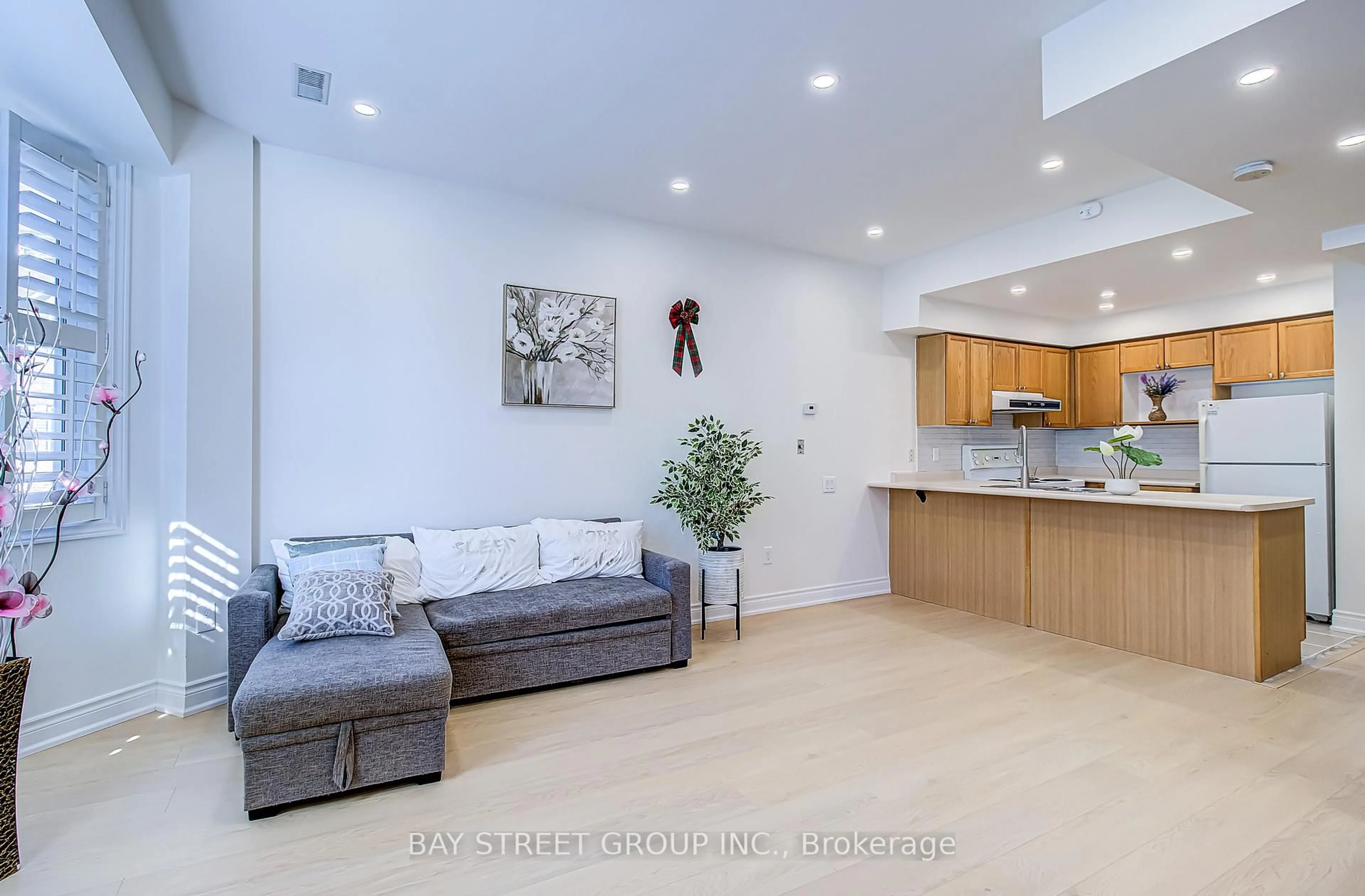 Living room with furniture, unknown for 760 Lawrence Ave #87, Toronto Ontario M6A 3E7