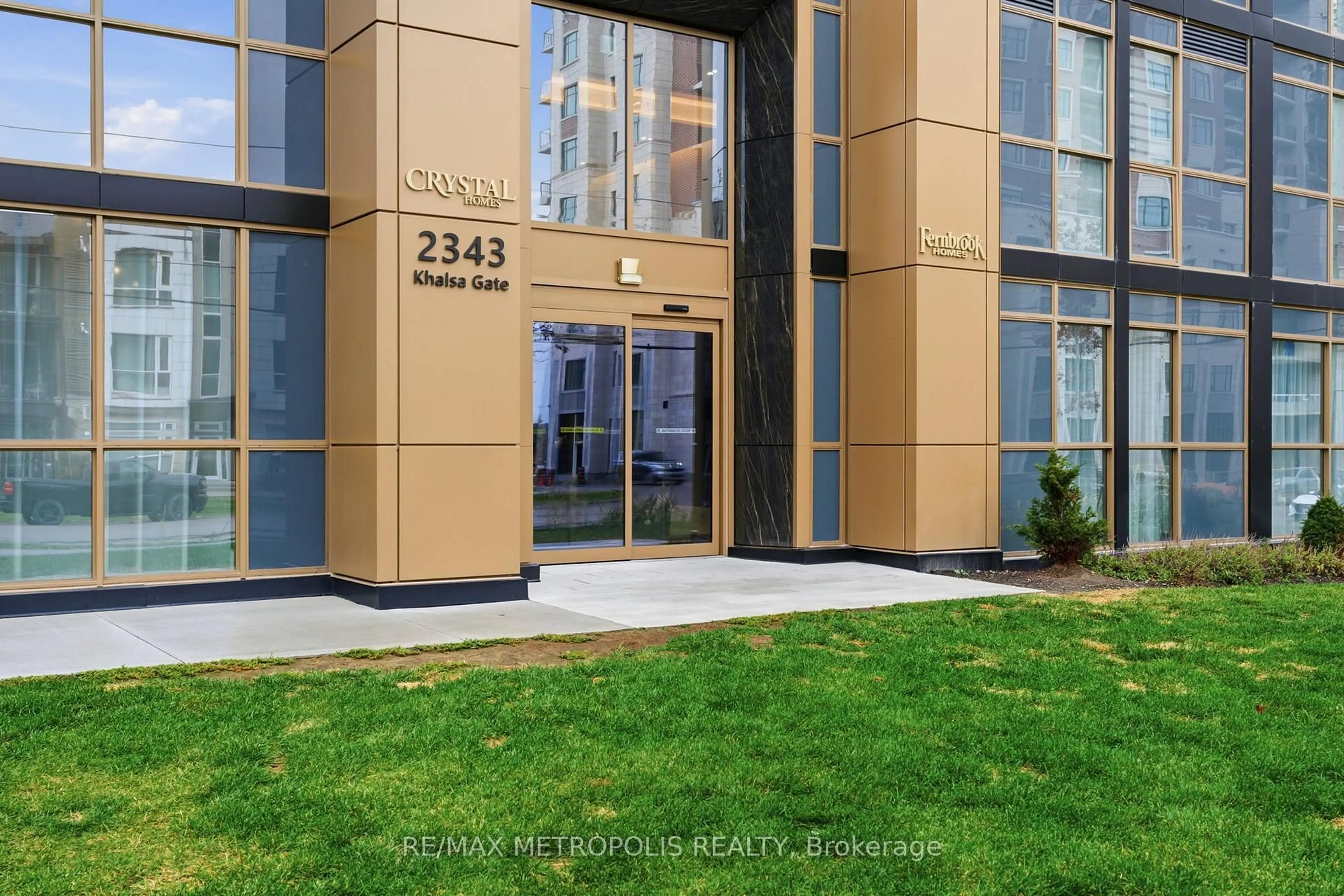 Indoor foyer for 2343 Khalsa Gate #840, Oakville Ontario L6M 5R6