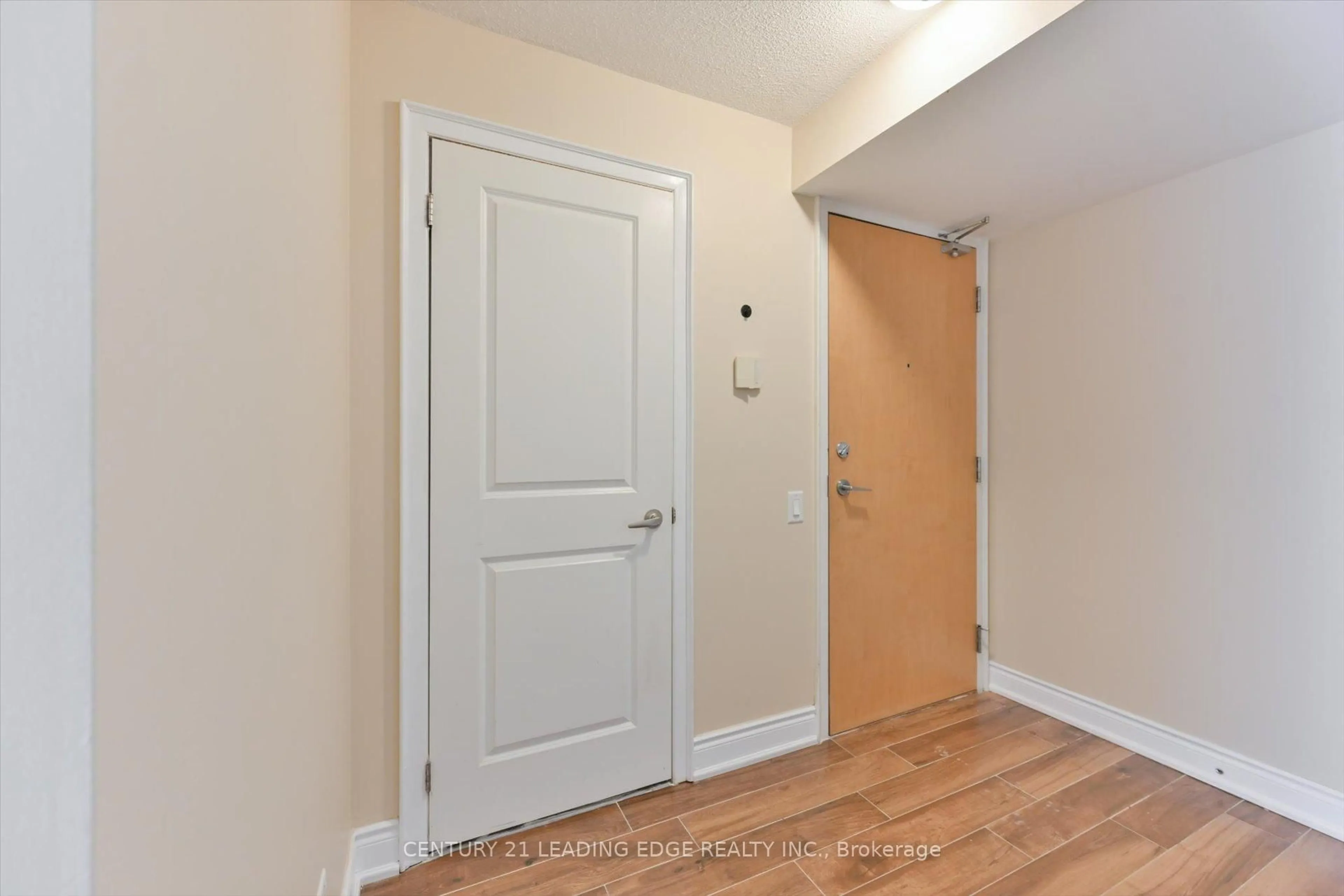 Indoor entryway for 1040 The Queensway #710, Toronto Ontario M8Z 0A7