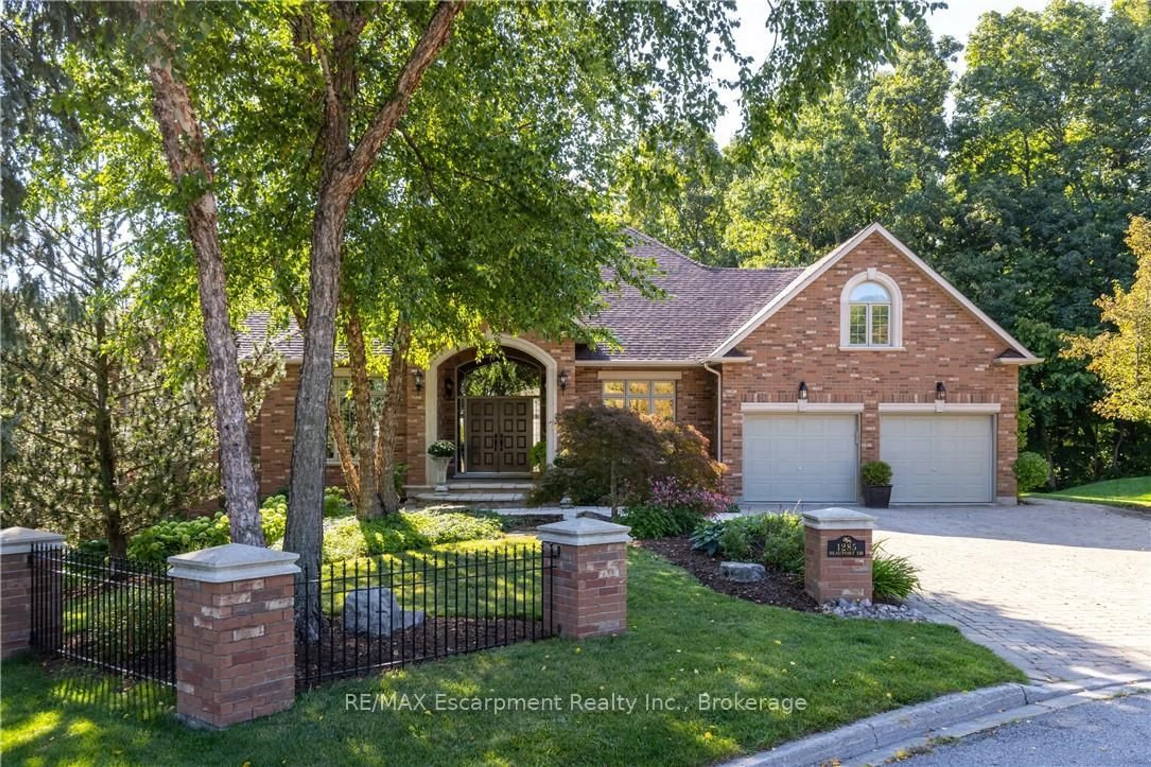 Home with brick exterior material, street for 1285 Beaufort Dr, Burlington Ontario L7P 4V9