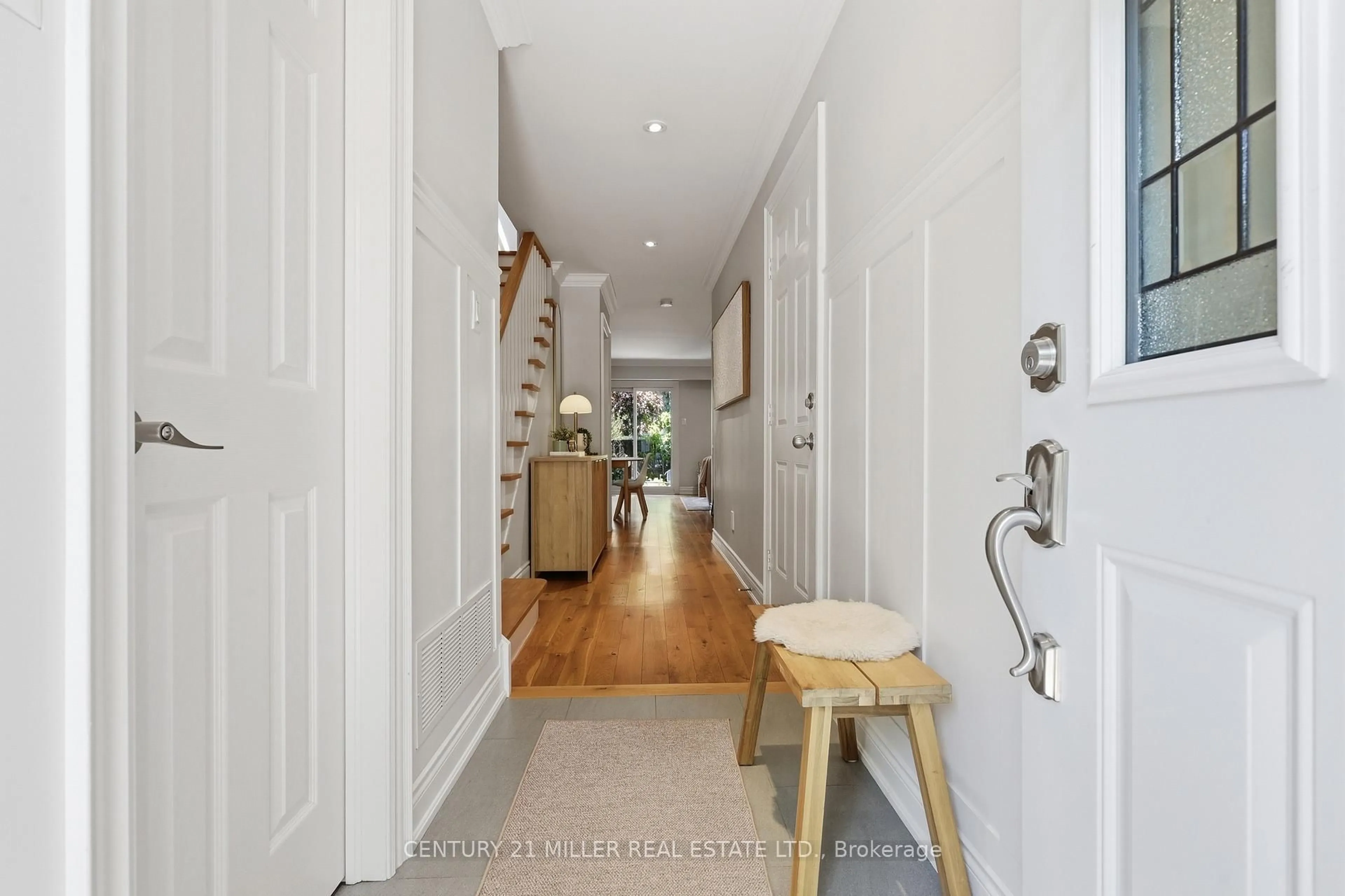 Indoor entryway for 1951 Rathburn Rd #66, Mississauga Ontario L4W 2N9
