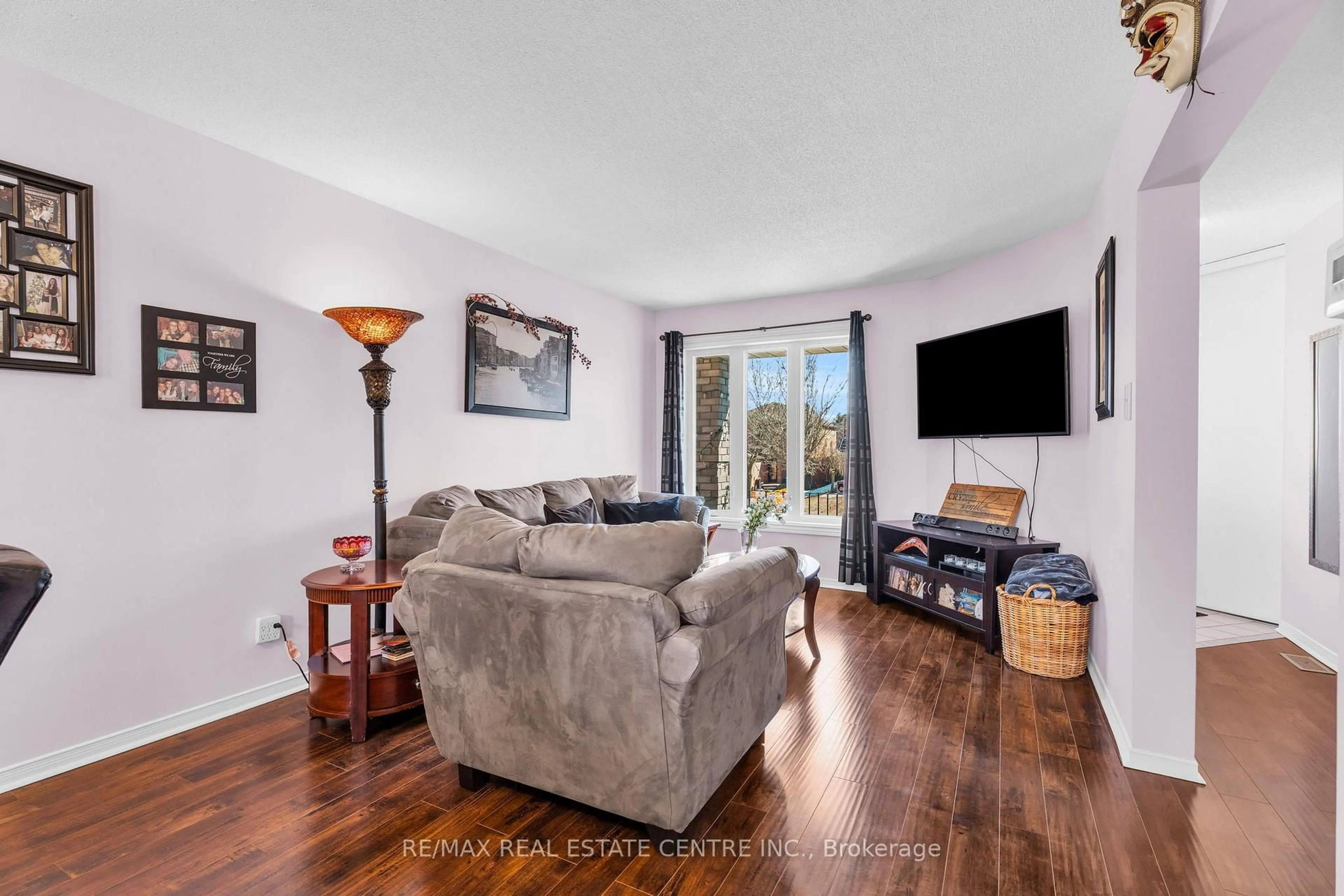 Living room with furniture, unknown for 190 Lisa Marie Dr, Orangeville Ontario L9W 4P7