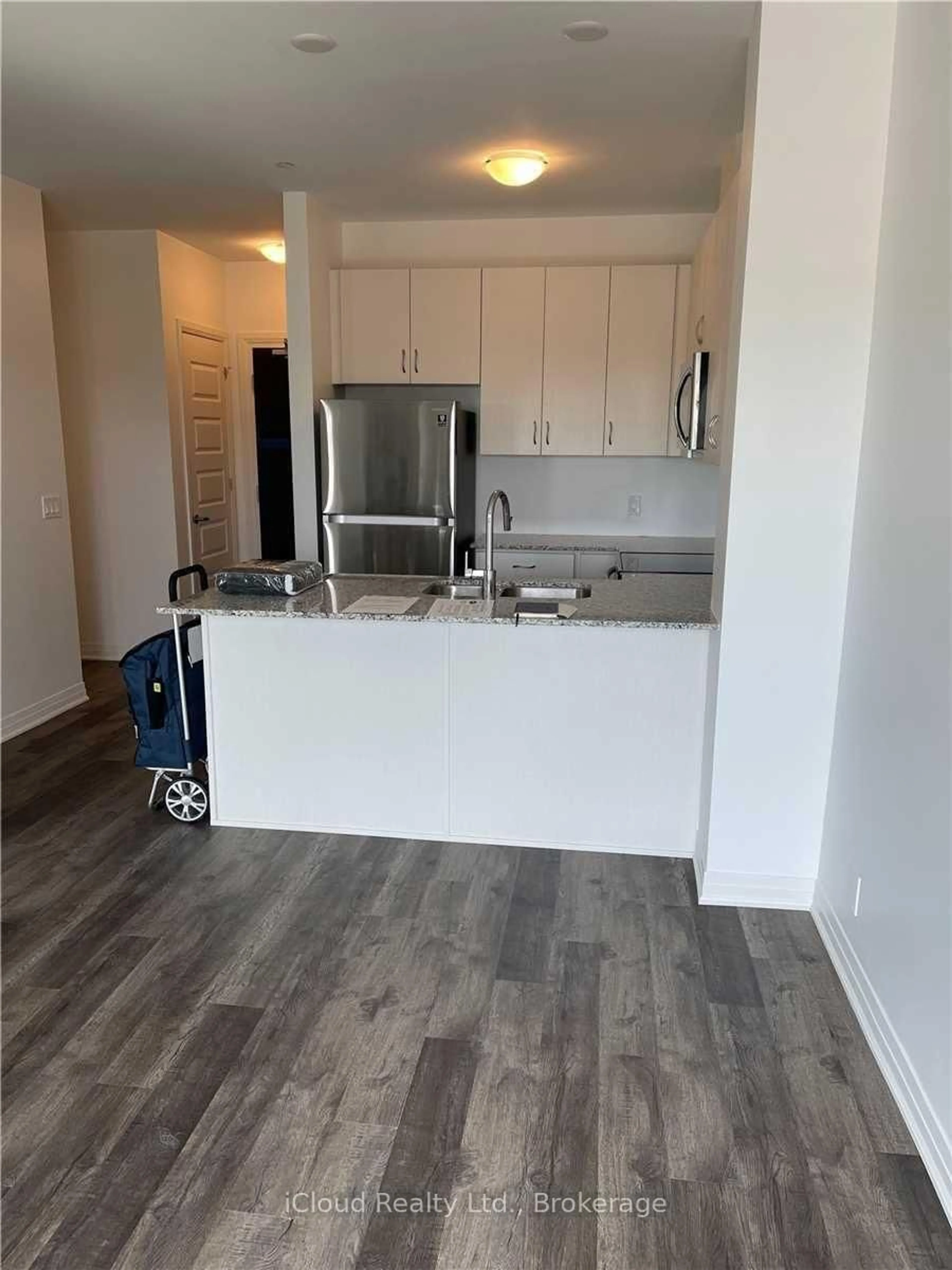 Unknown for 102 Grovewood Common Dr #320, Oakville Ontario L6H 0X2