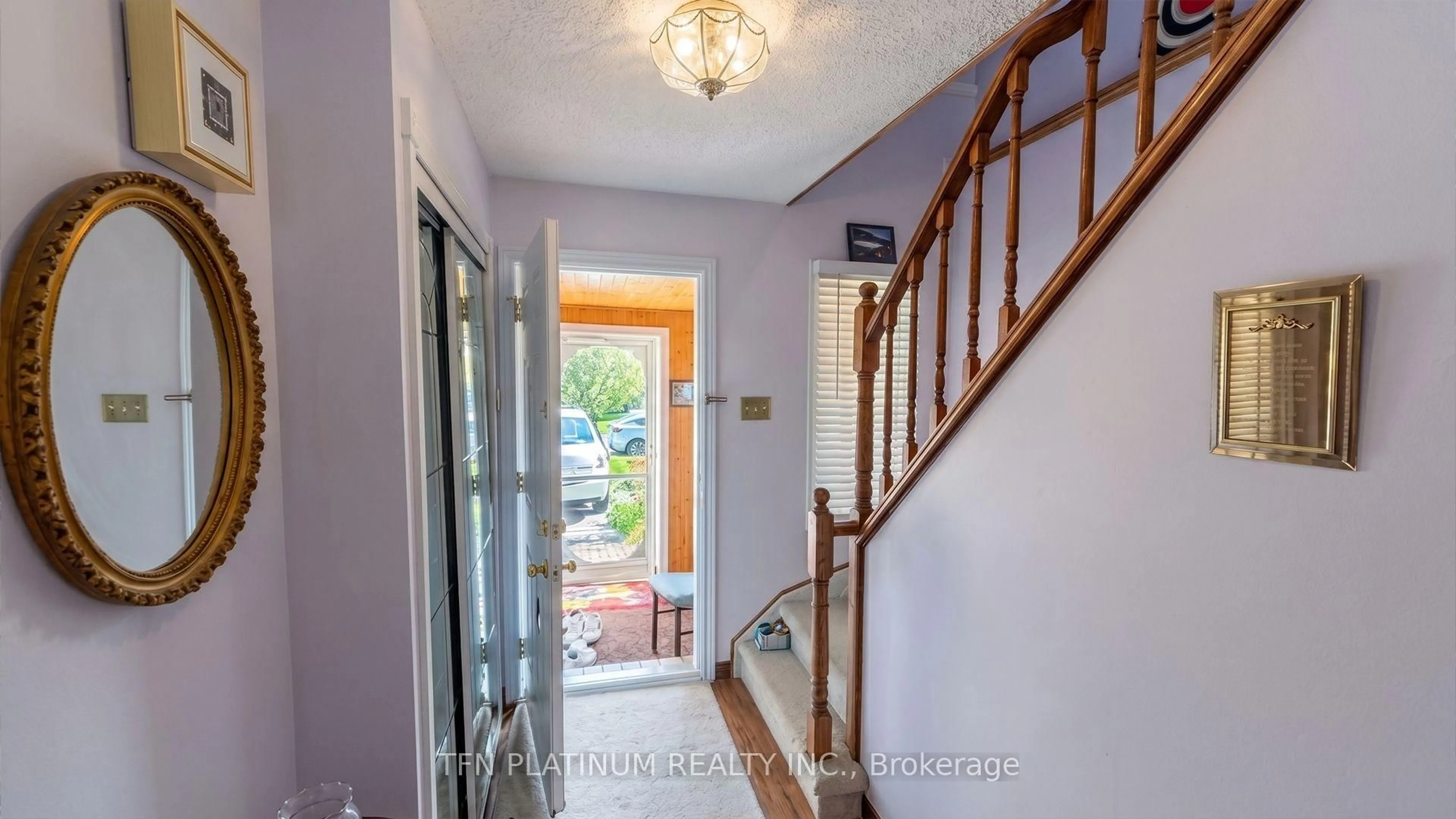 Indoor entryway for 59 Martindale Cres, Brampton Ontario L6X 2V7