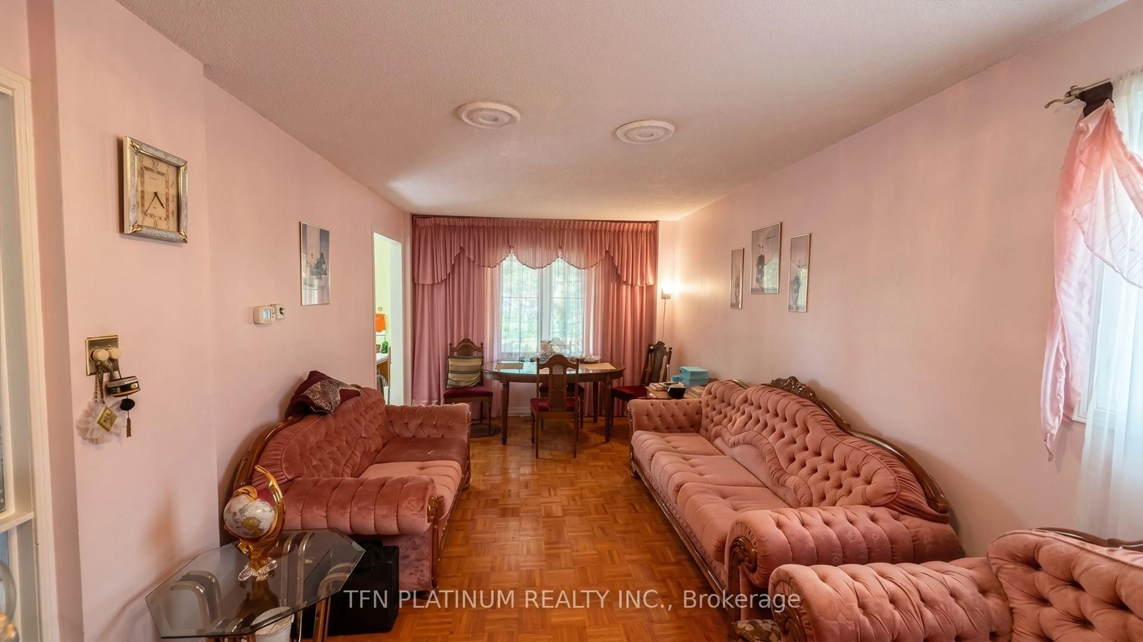 Living room with furniture, unknown for 59 Martindale Cres, Brampton Ontario L6X 2V7
