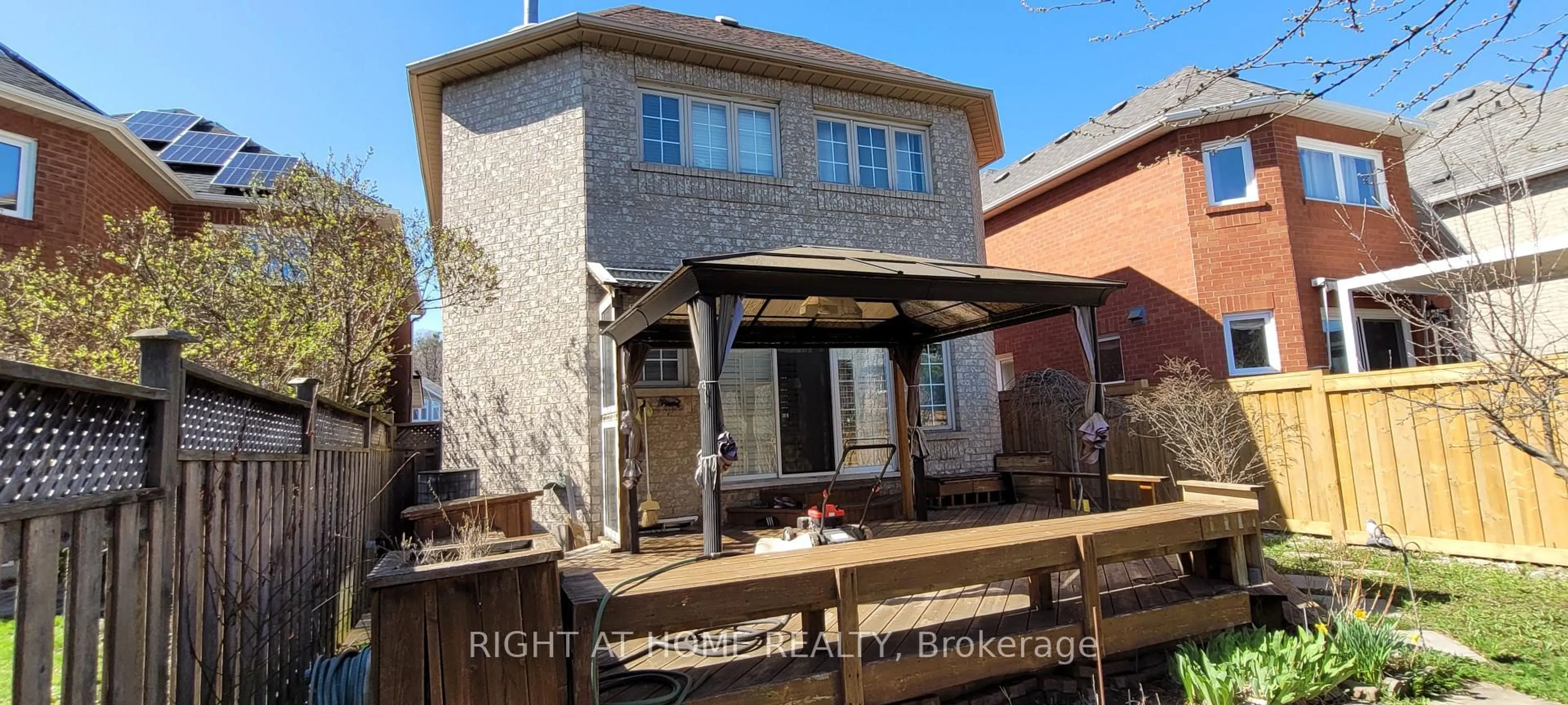 Patio, street for 377 Turnberry Cres, Mississauga Ontario L4Z 3W3