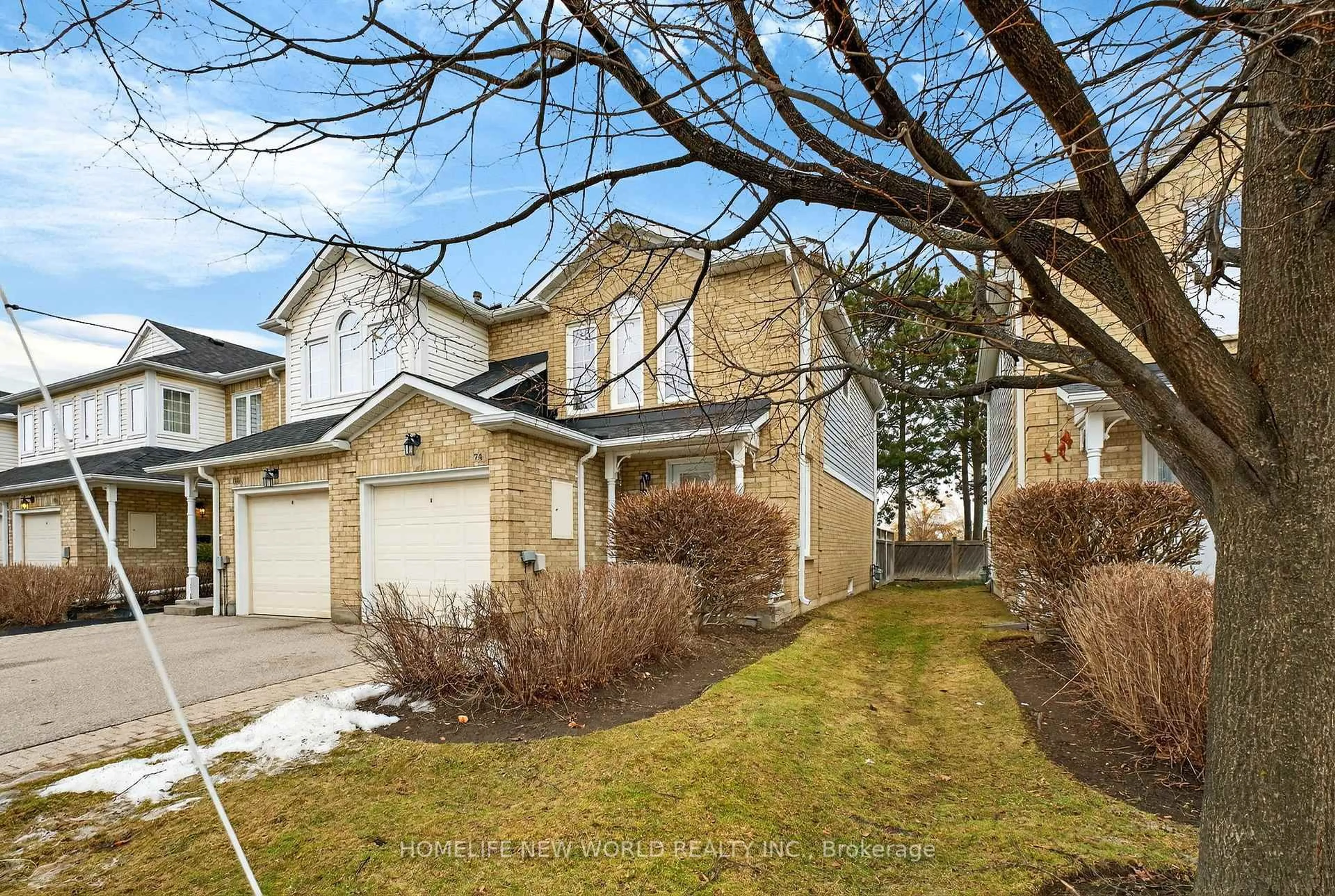 A pic from outside/outdoor area/front of a property/back of a property/a pic from drone, street for 74 Heathcliffe Sq, Brampton Ontario L6S 5R4