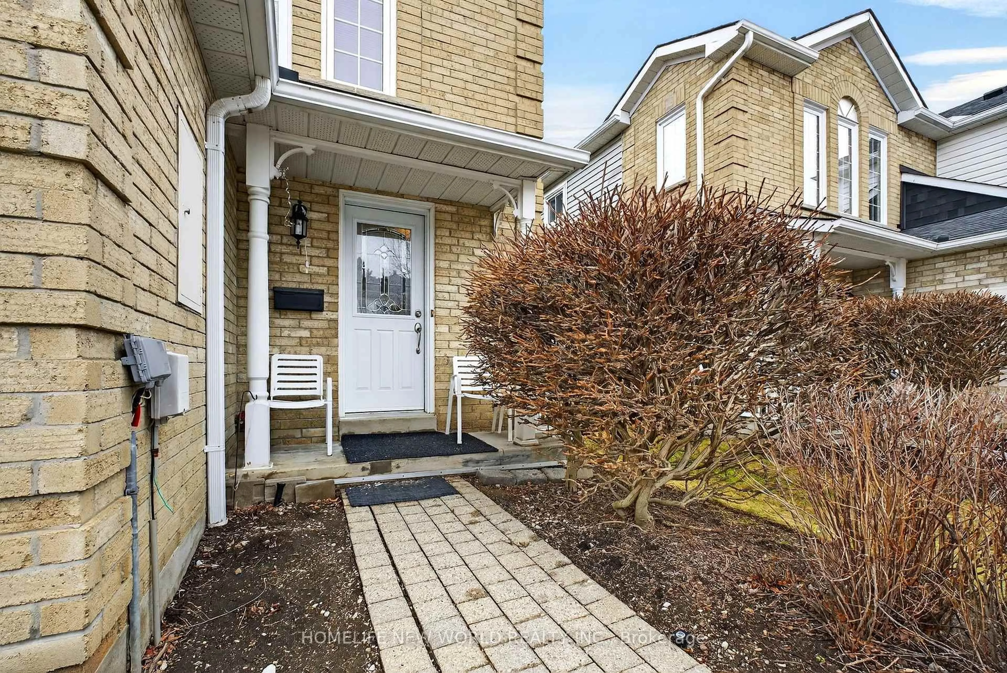 Indoor entryway for 74 Heathcliffe Sq, Brampton Ontario L6S 5R4