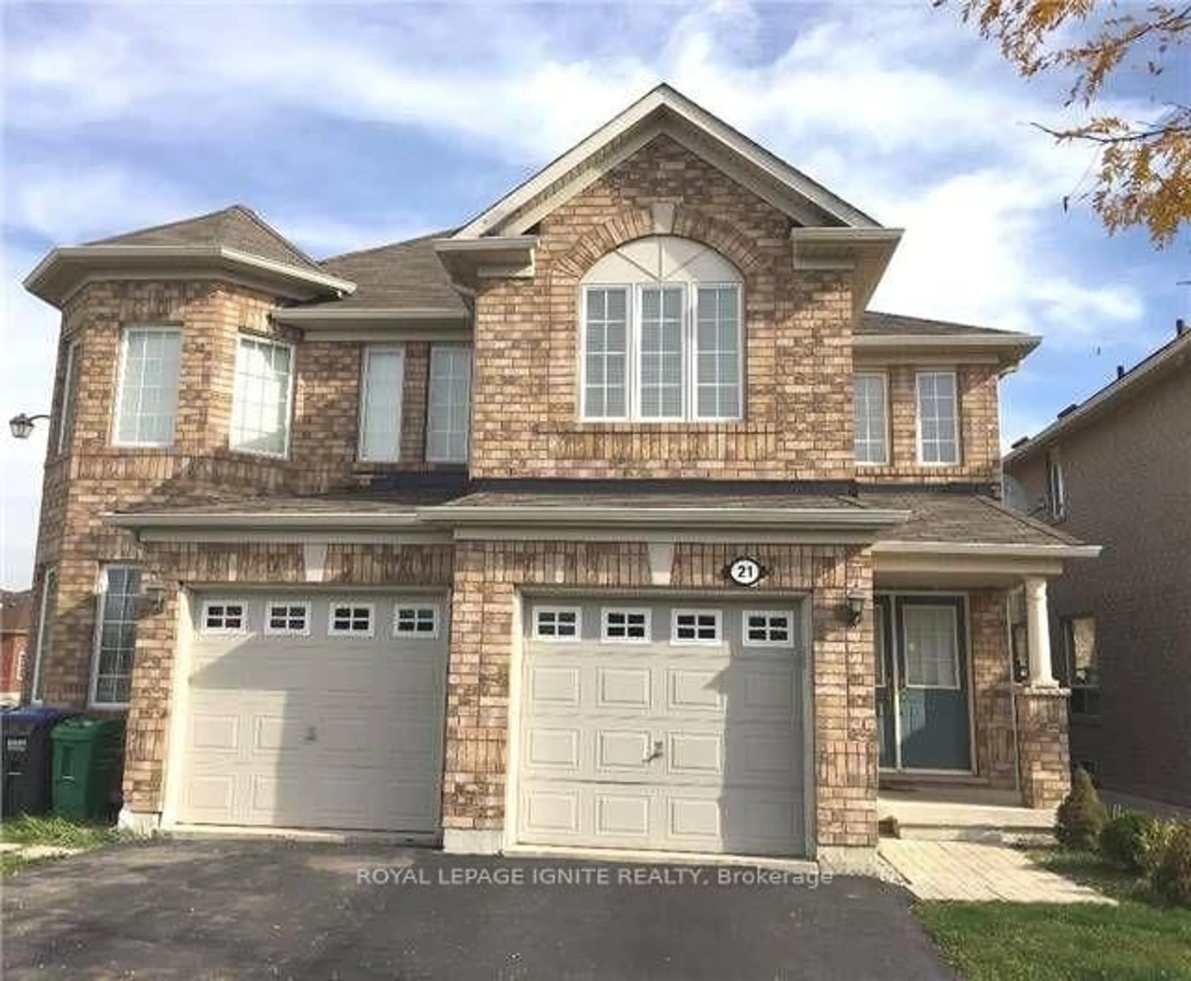 Home with brick exterior material, street for 21 Murphy Rd, Brampton Ontario L6S 0B1