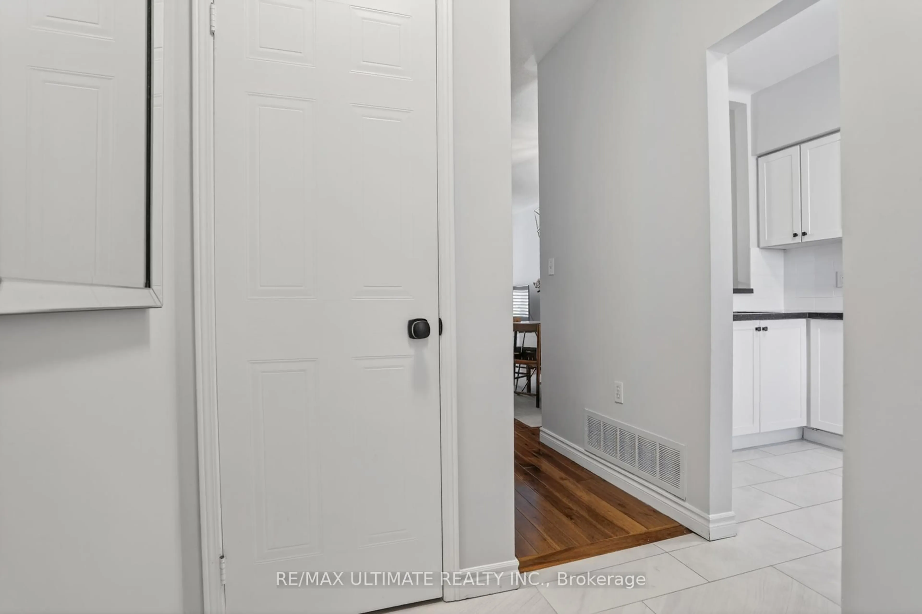 Indoor entryway for 630 Evans Ave #21, Toronto Ontario M8W 2W6