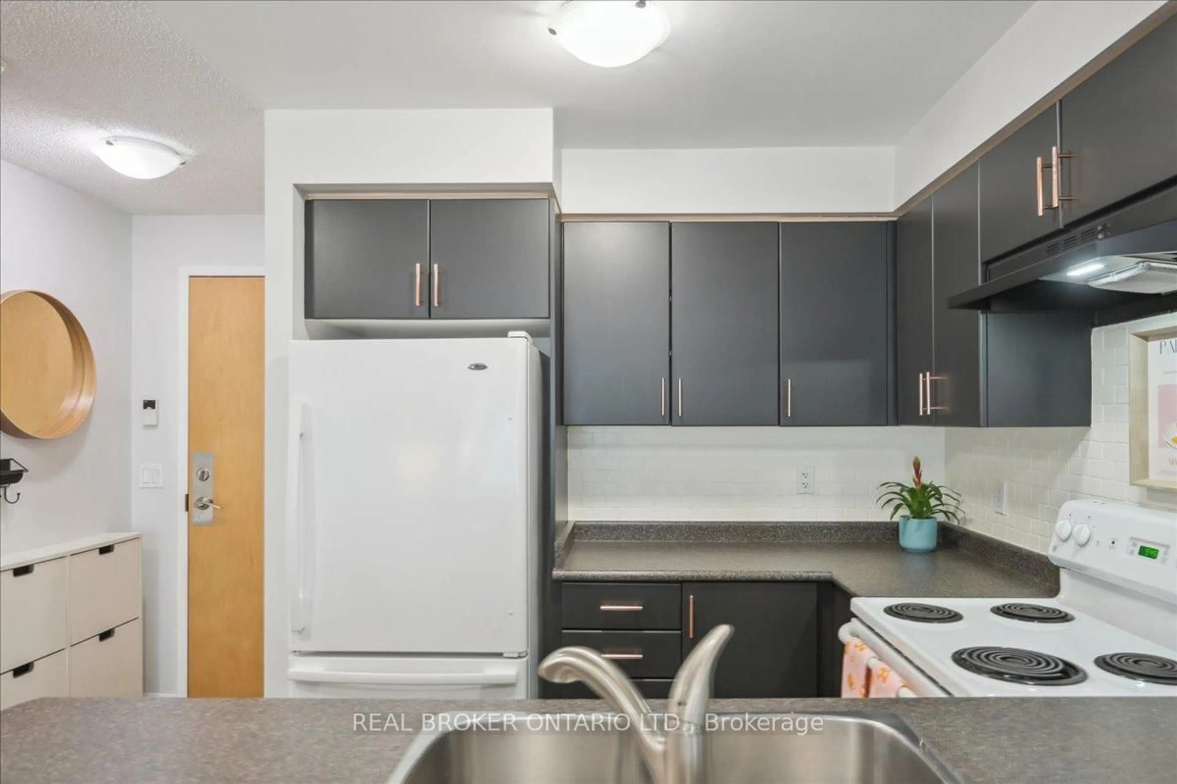 Standard kitchen, unknown for 185 Legion Rd #608, Toronto Ontario M8Y 0A1